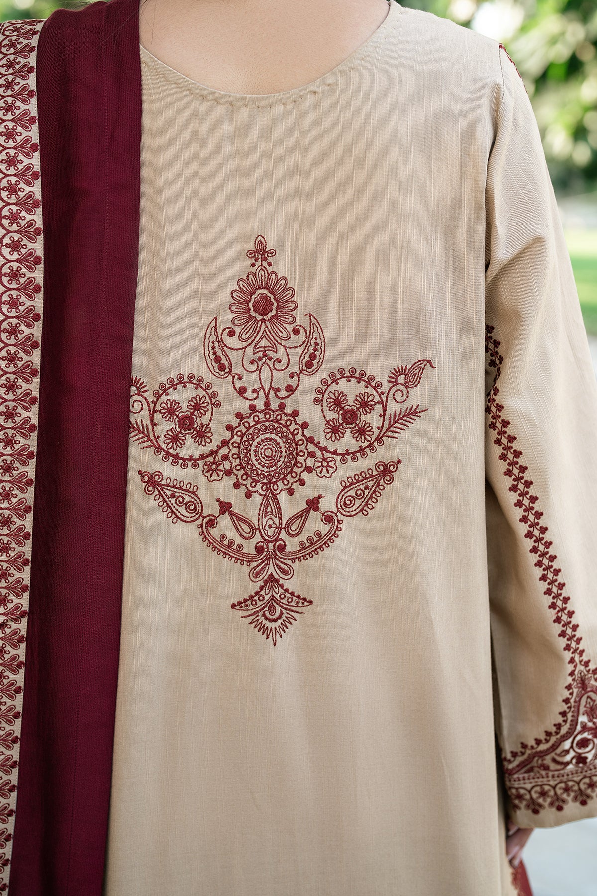 EMBROIDERED KHADDAR SF-4003 - Image 4