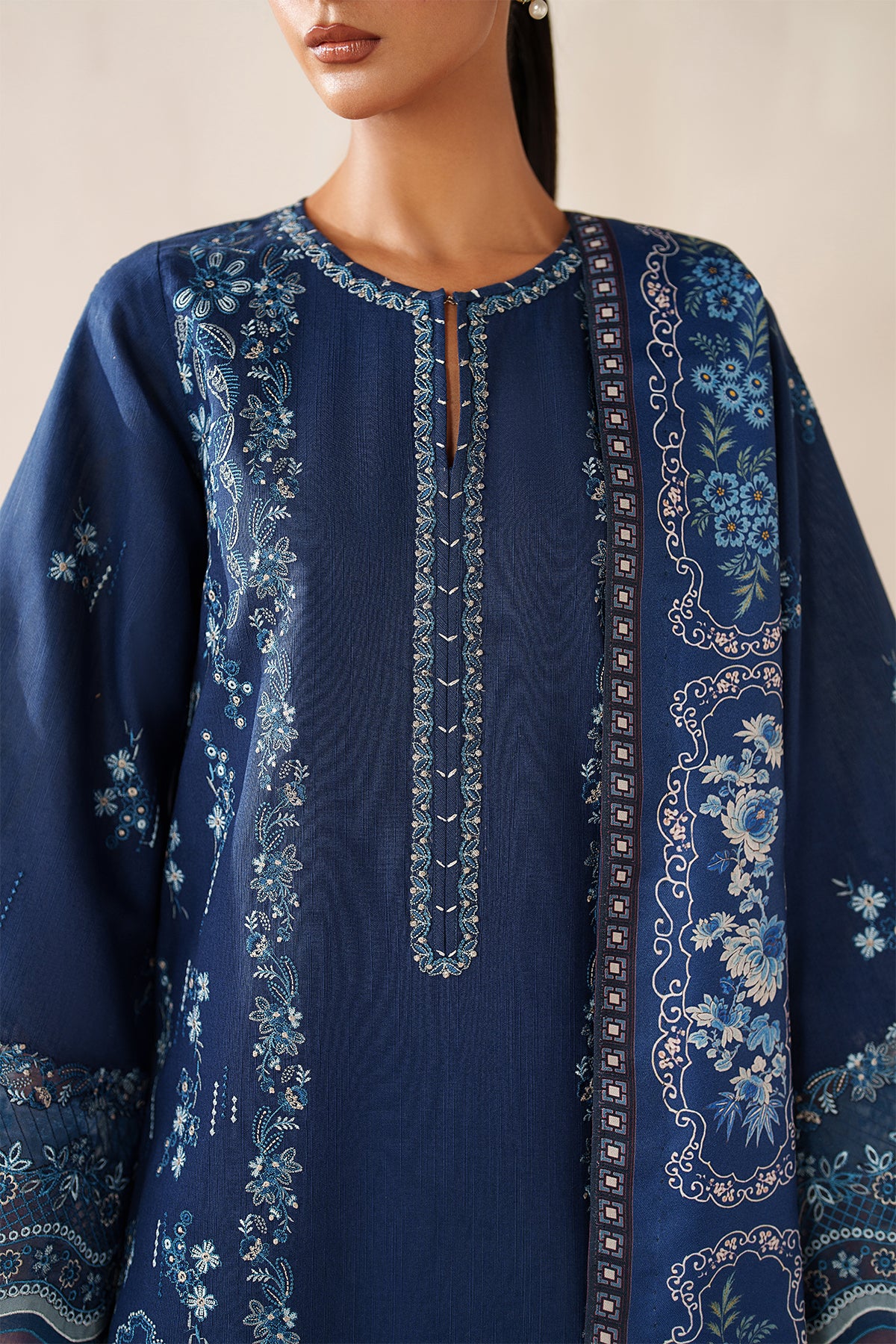 EMBROIDERED KHADDAR UF-4352 - Image 3