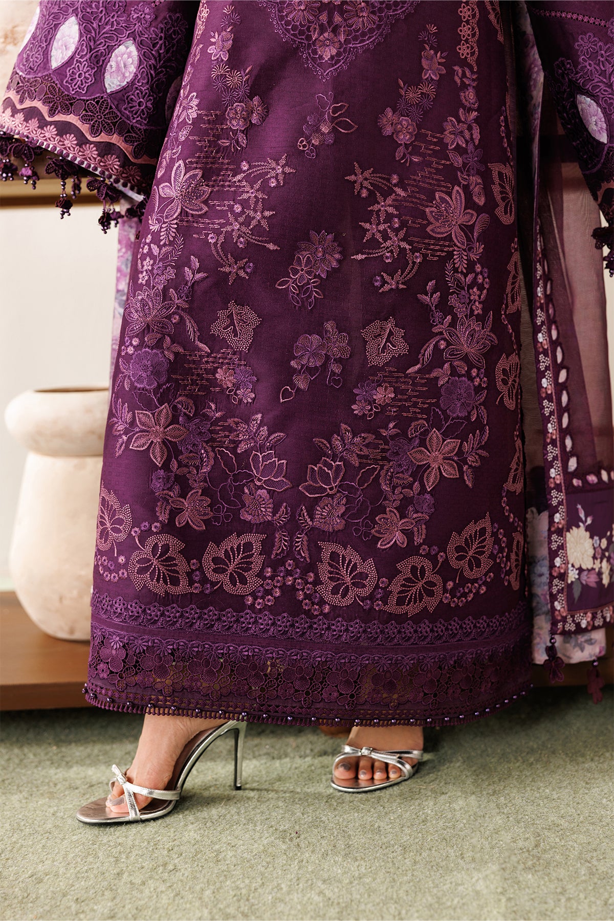 EMBROIDERED LAWN EL26-D02 UNSTITCHED - Image 3