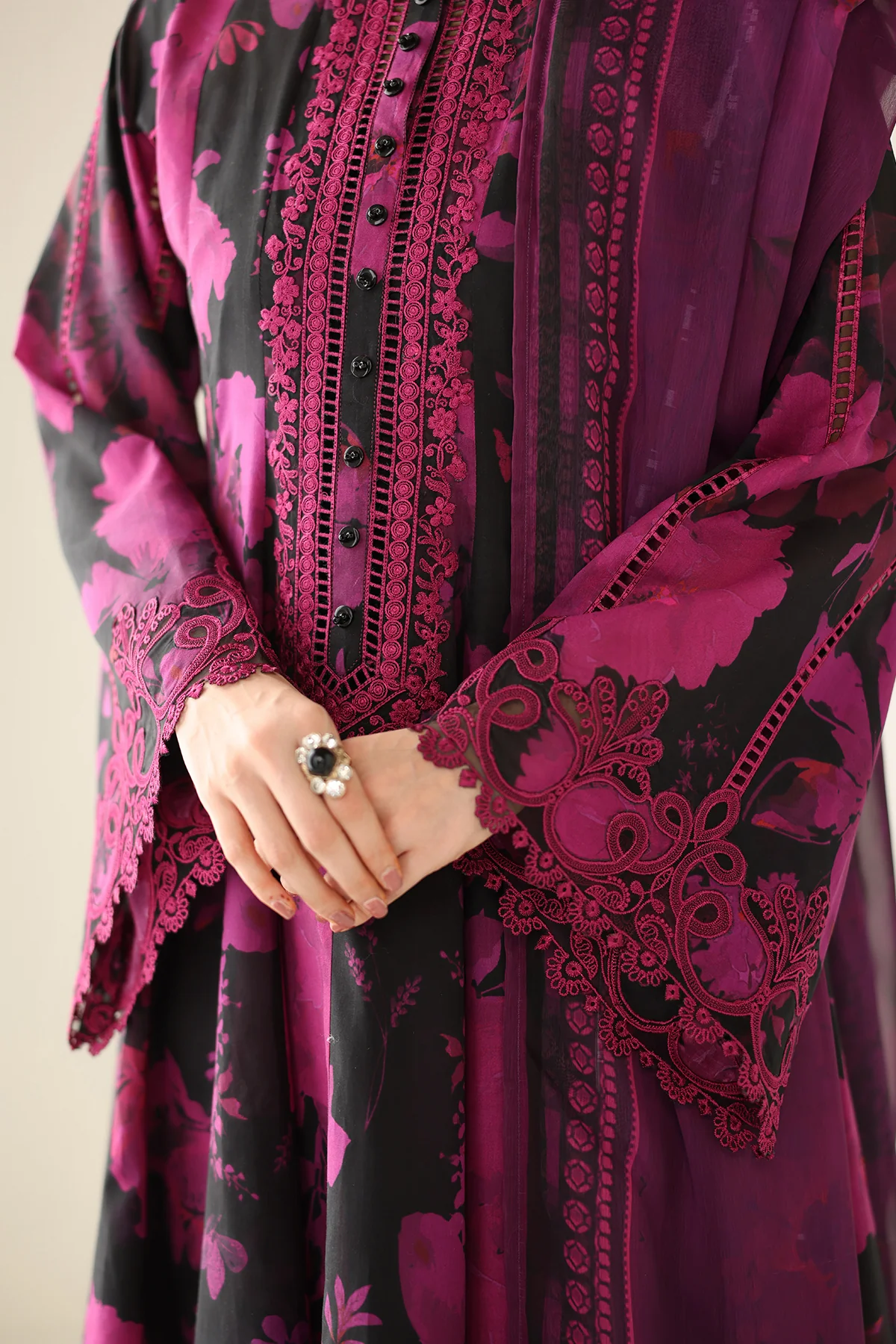 EMBROIDERED LAWN SF-4174 - Image 4