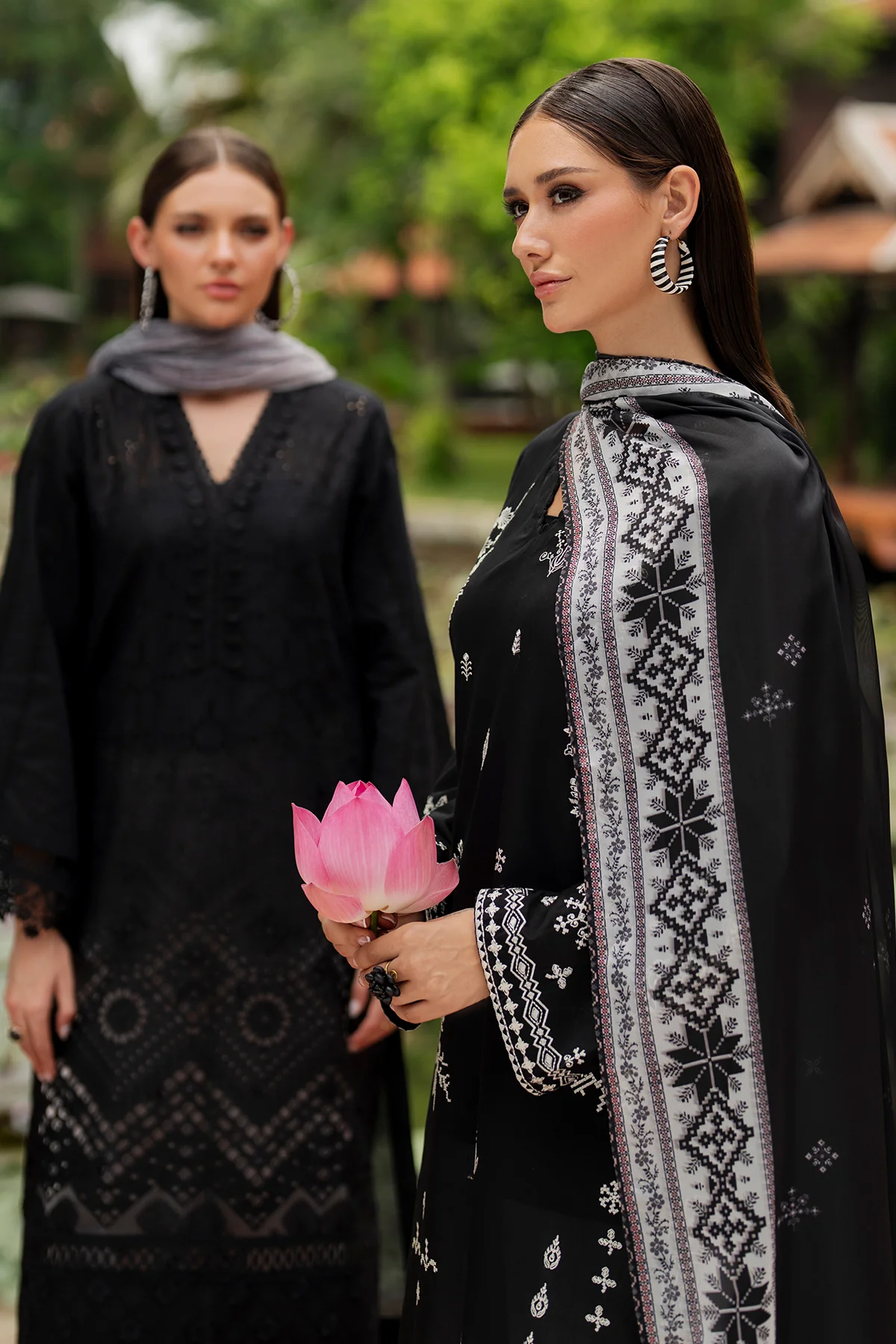 EMBROIDERED LAWN SF-4194 - Image 8