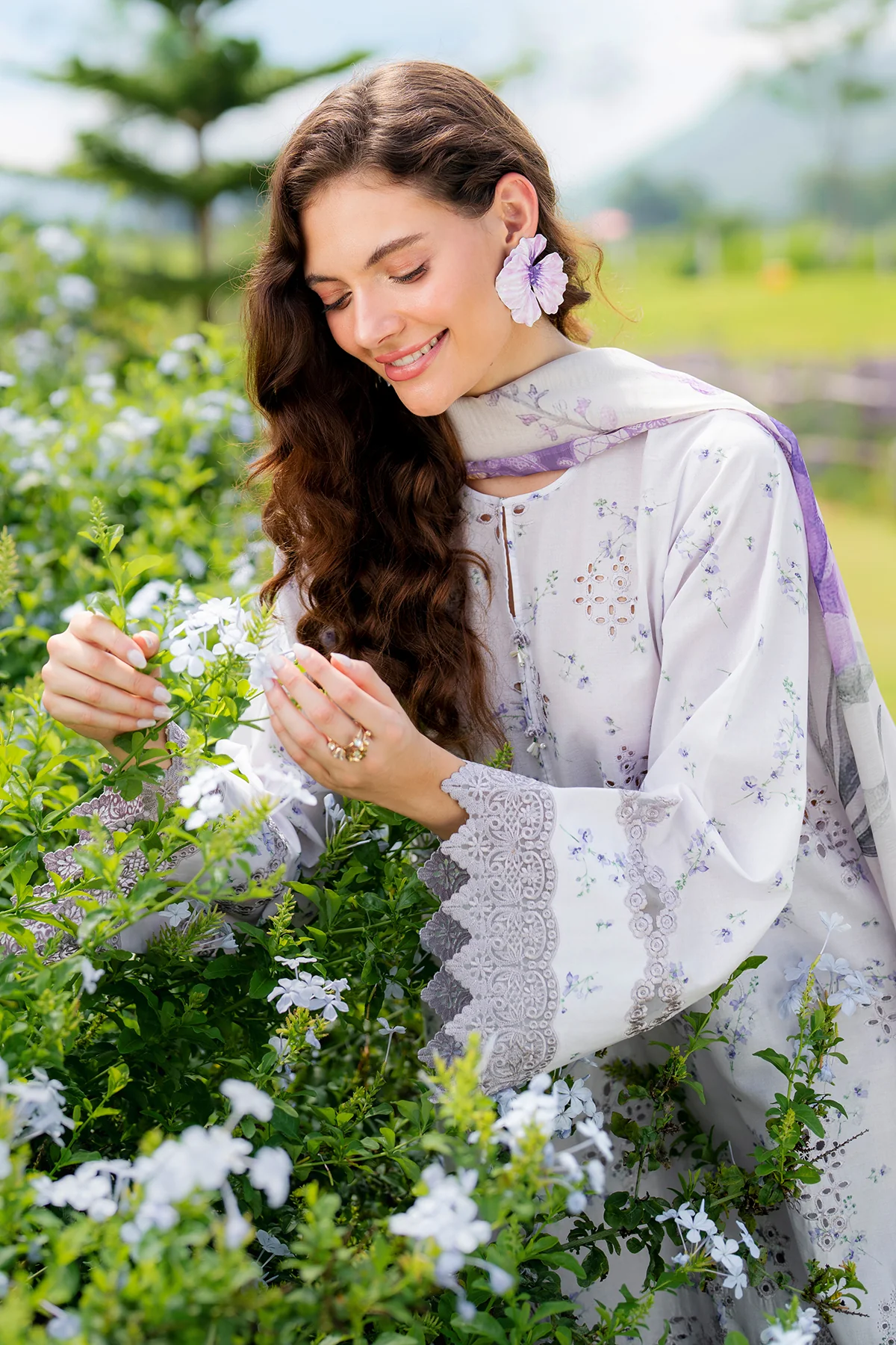 EMBROIDERED LAWN UF-4211 - Image 3