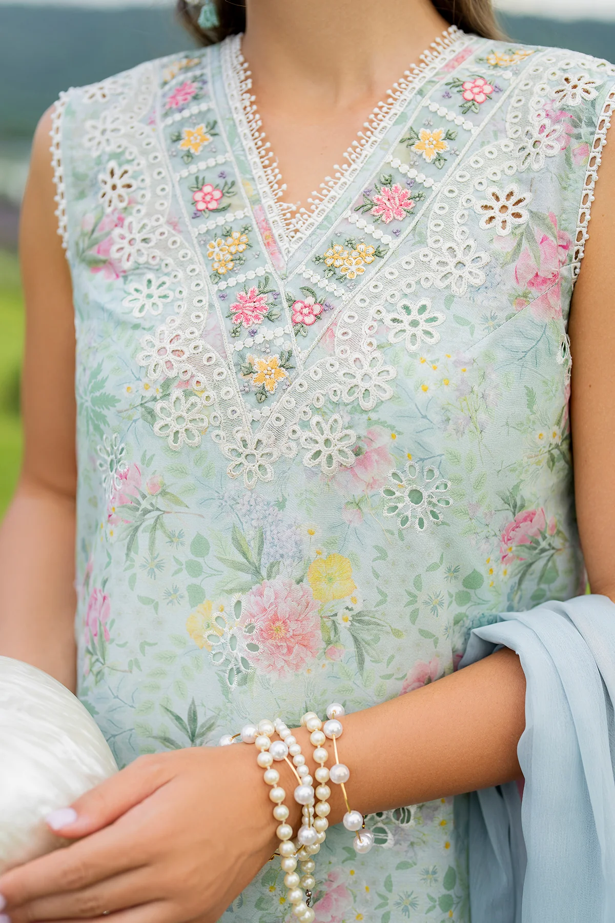 EMBROIDERED LAWN SF-4217 - Image 3