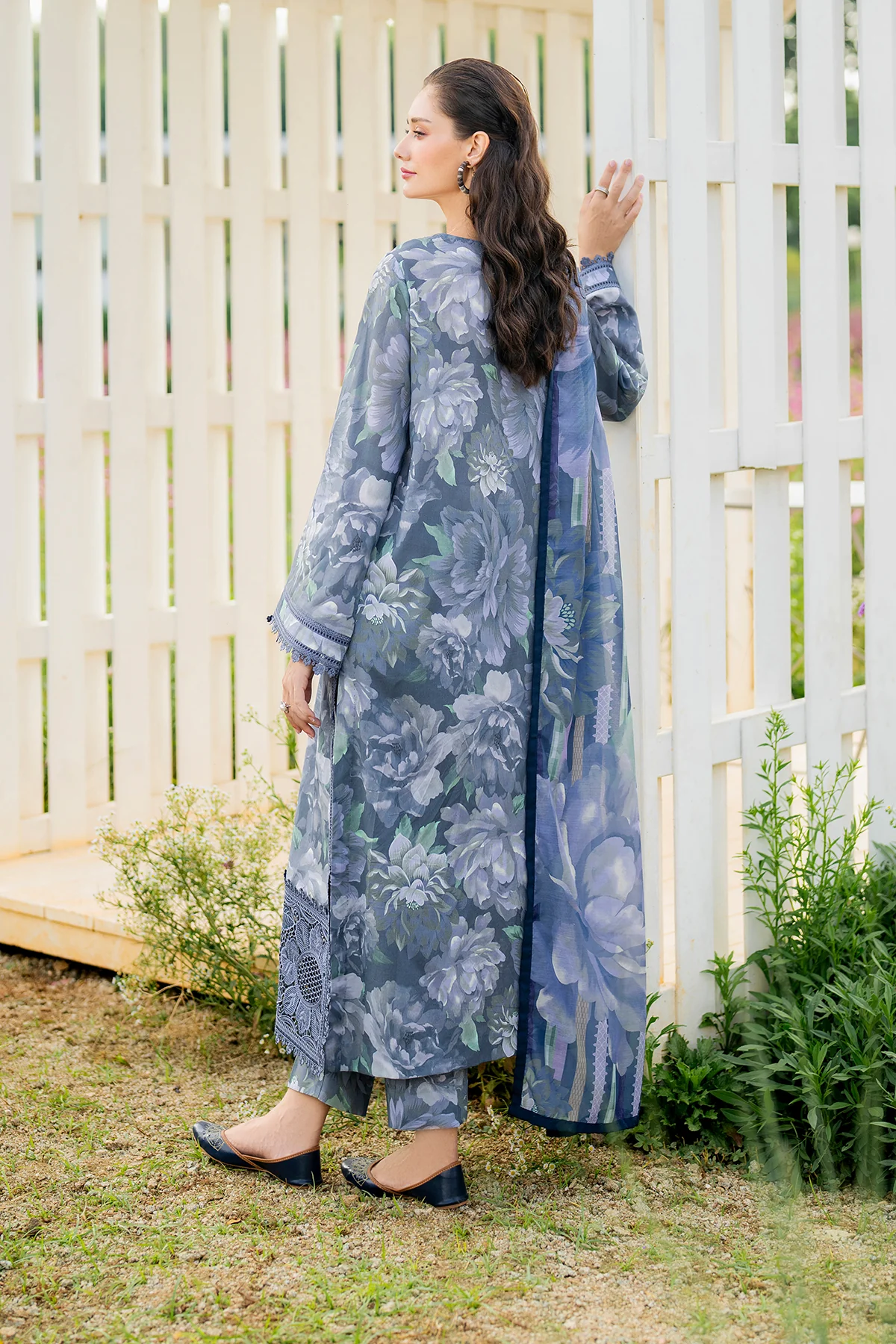 EMBROIDERED LAWN SF-4219 - Image 2