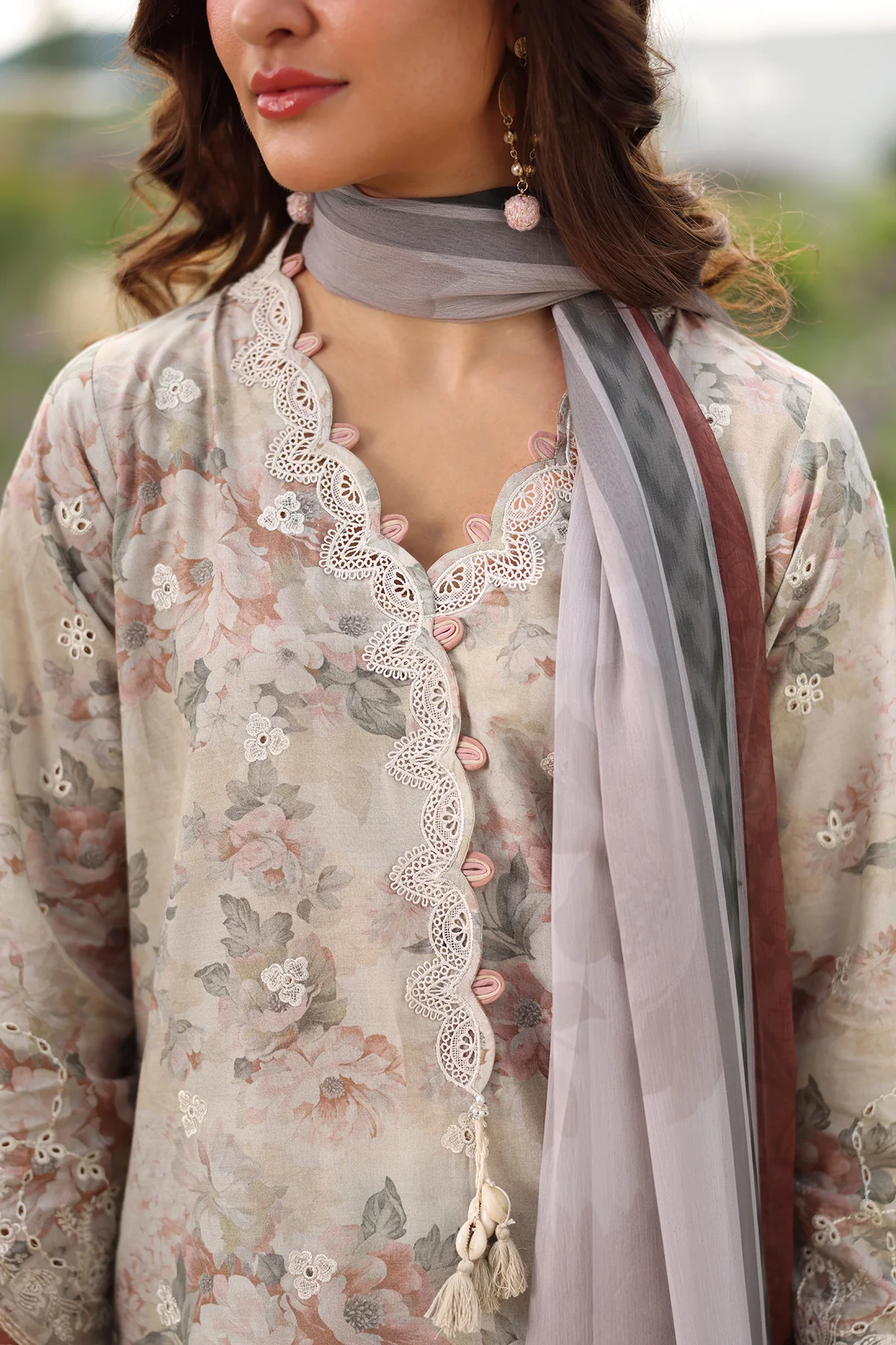 EMBROIDERED LAWN SF-4225 - Image 3
