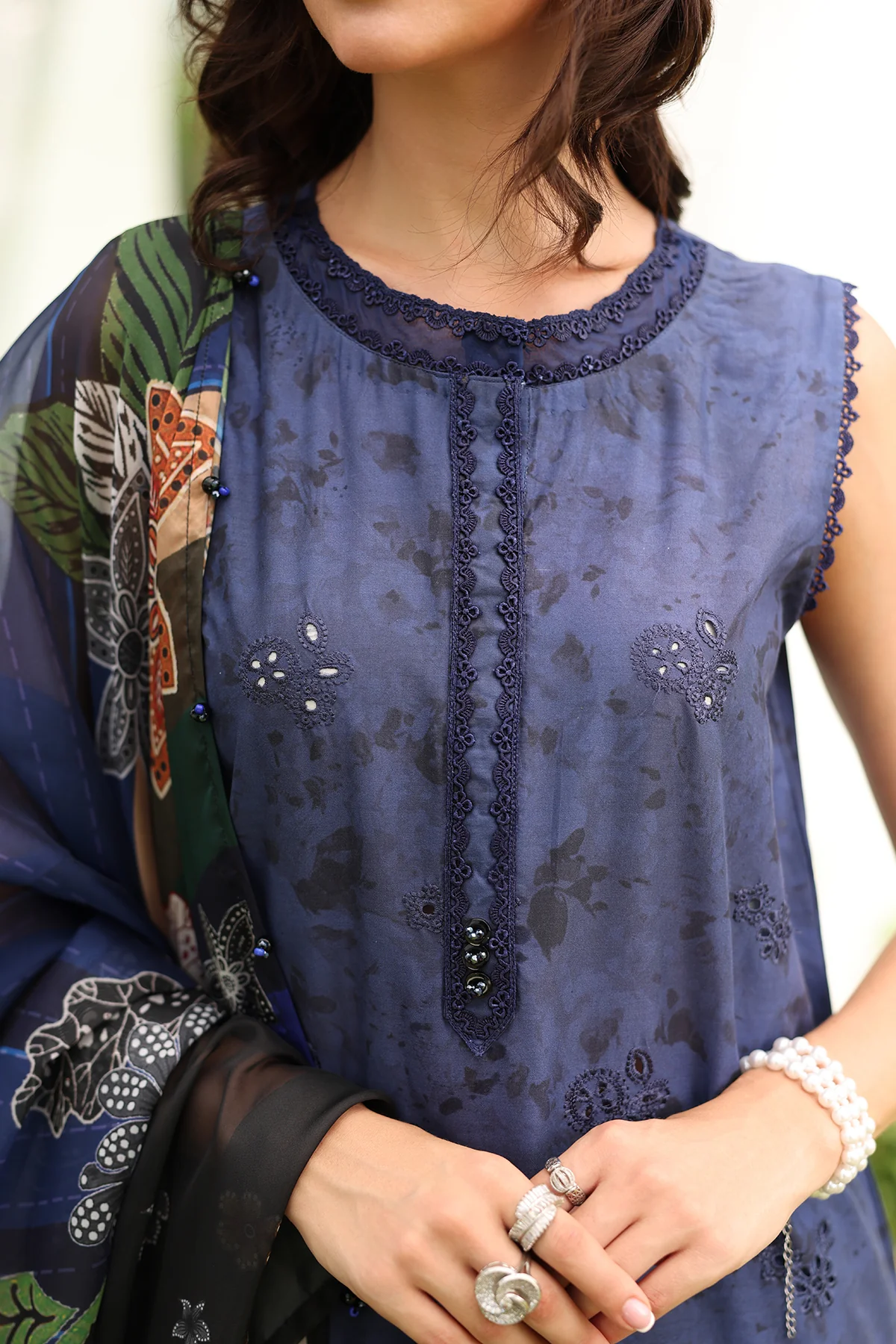 EMBROIDERED LAWN SF-4227 - Image 3