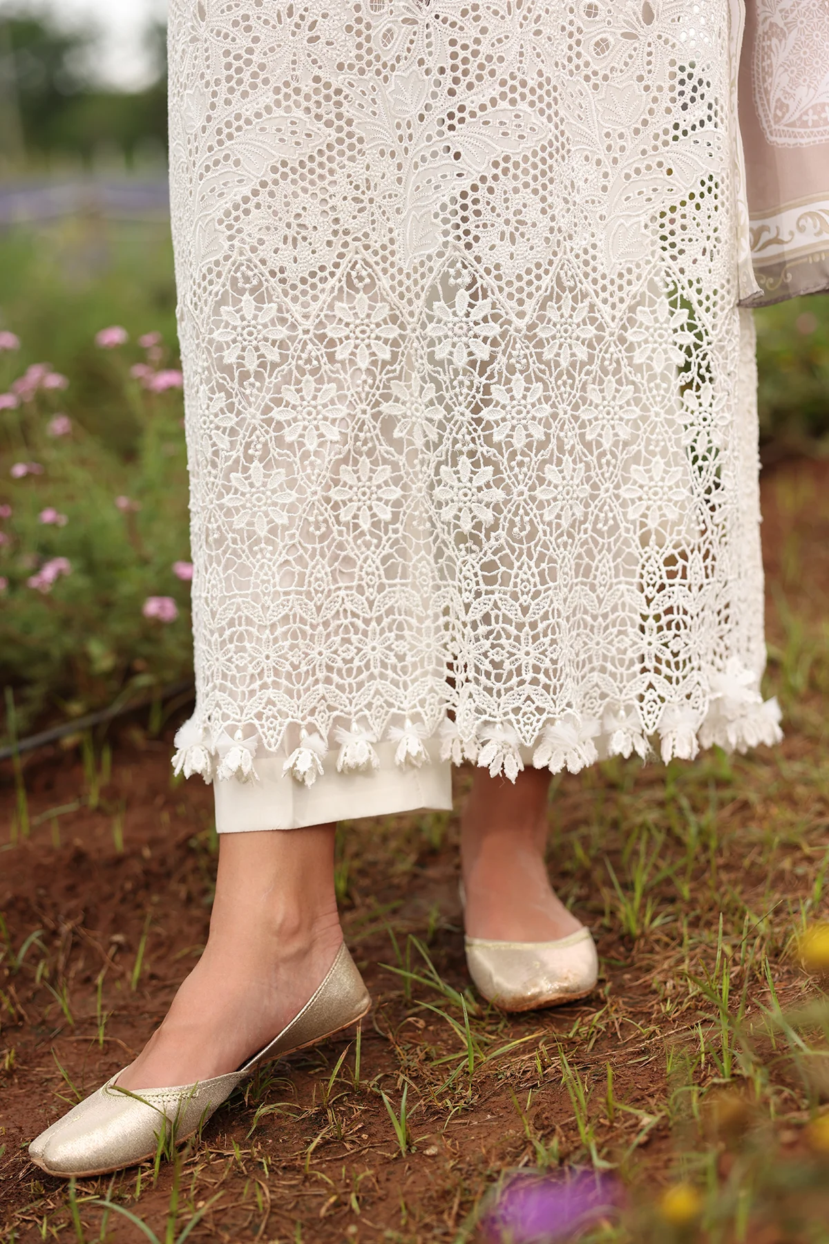 EMBROIDERED LAWN SF-4228 - Image 4