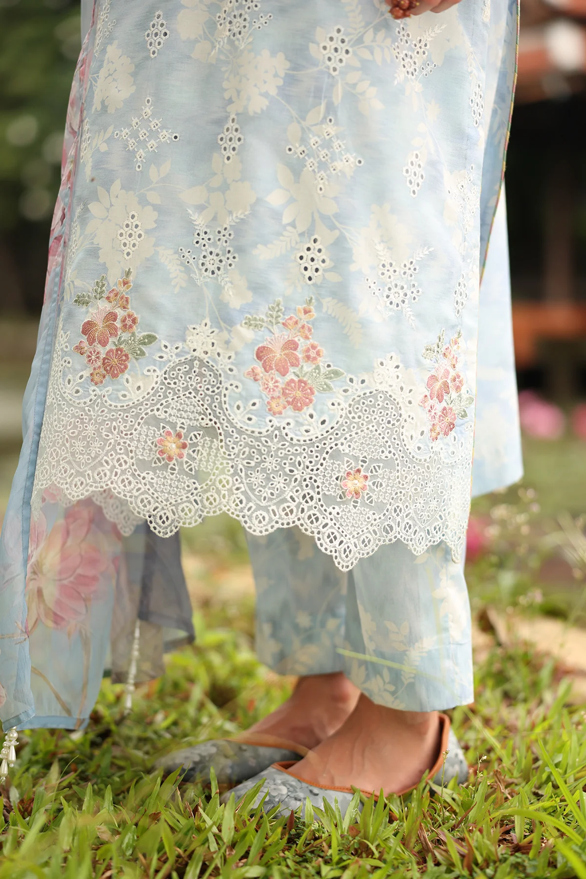 EMBROIDERED LAWN SF-4250 - Image 3