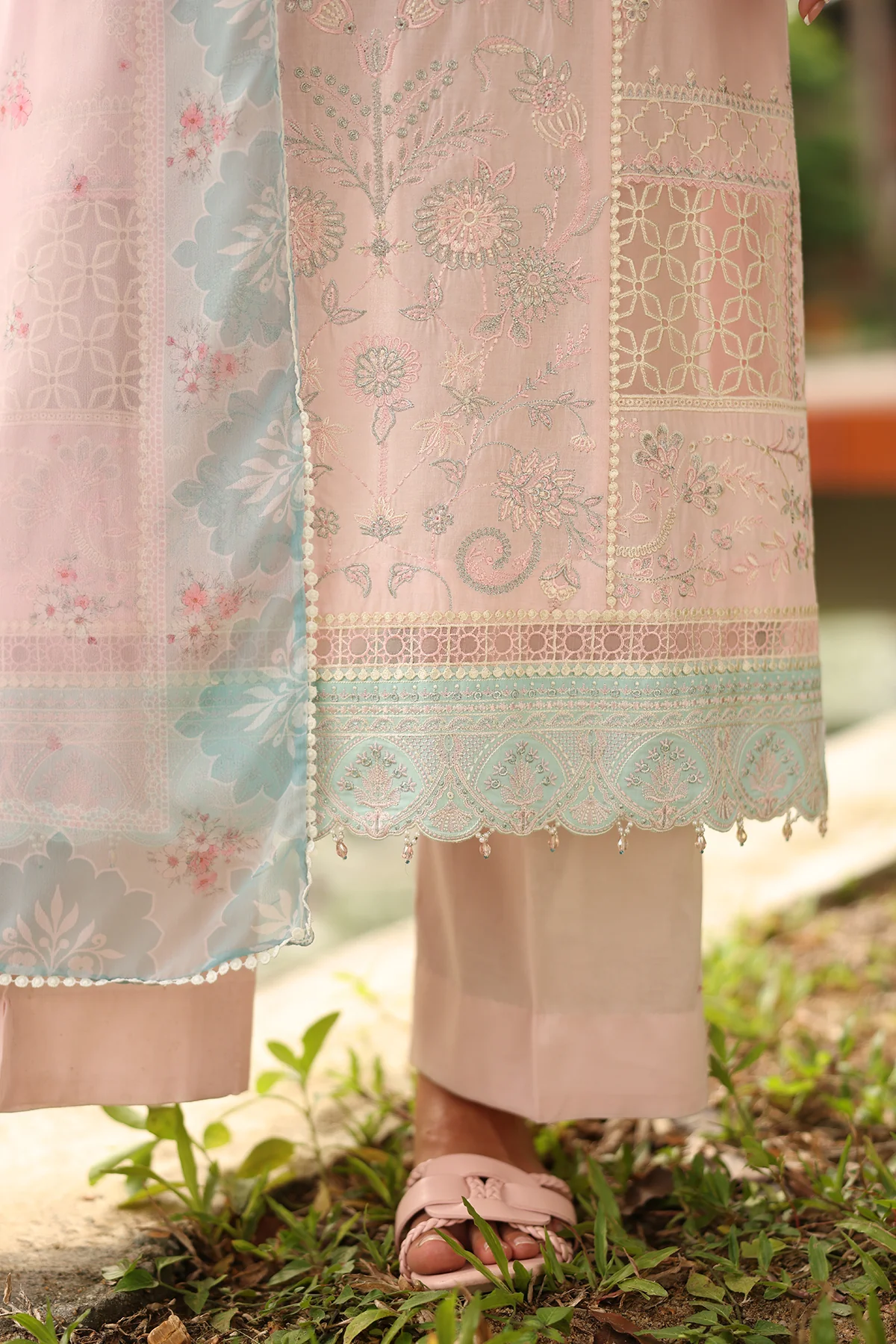 EMBROIDERED LAWN SF-4260 - Image 5