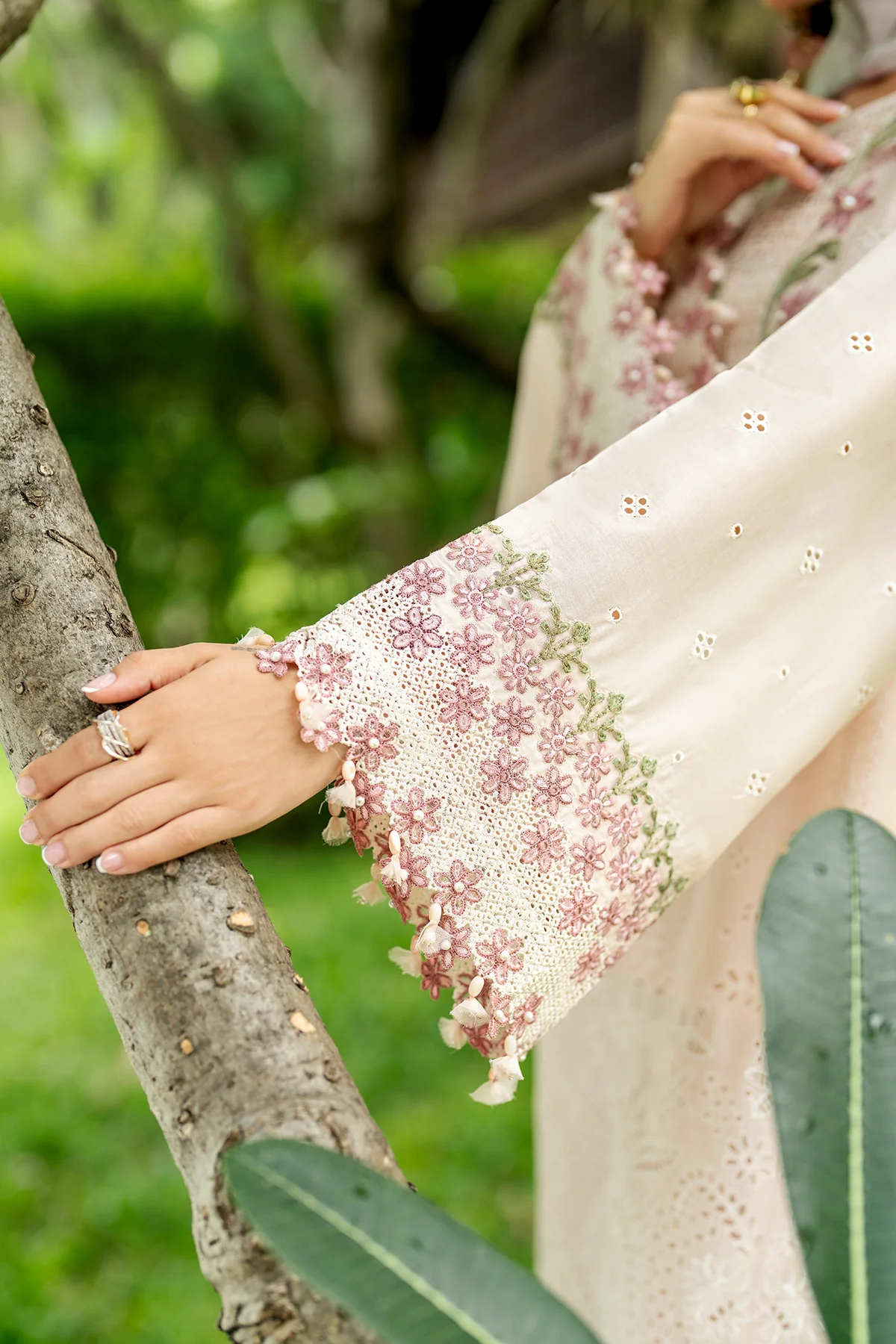 EMBROIDERED LAWN SF-4272 - Image 4