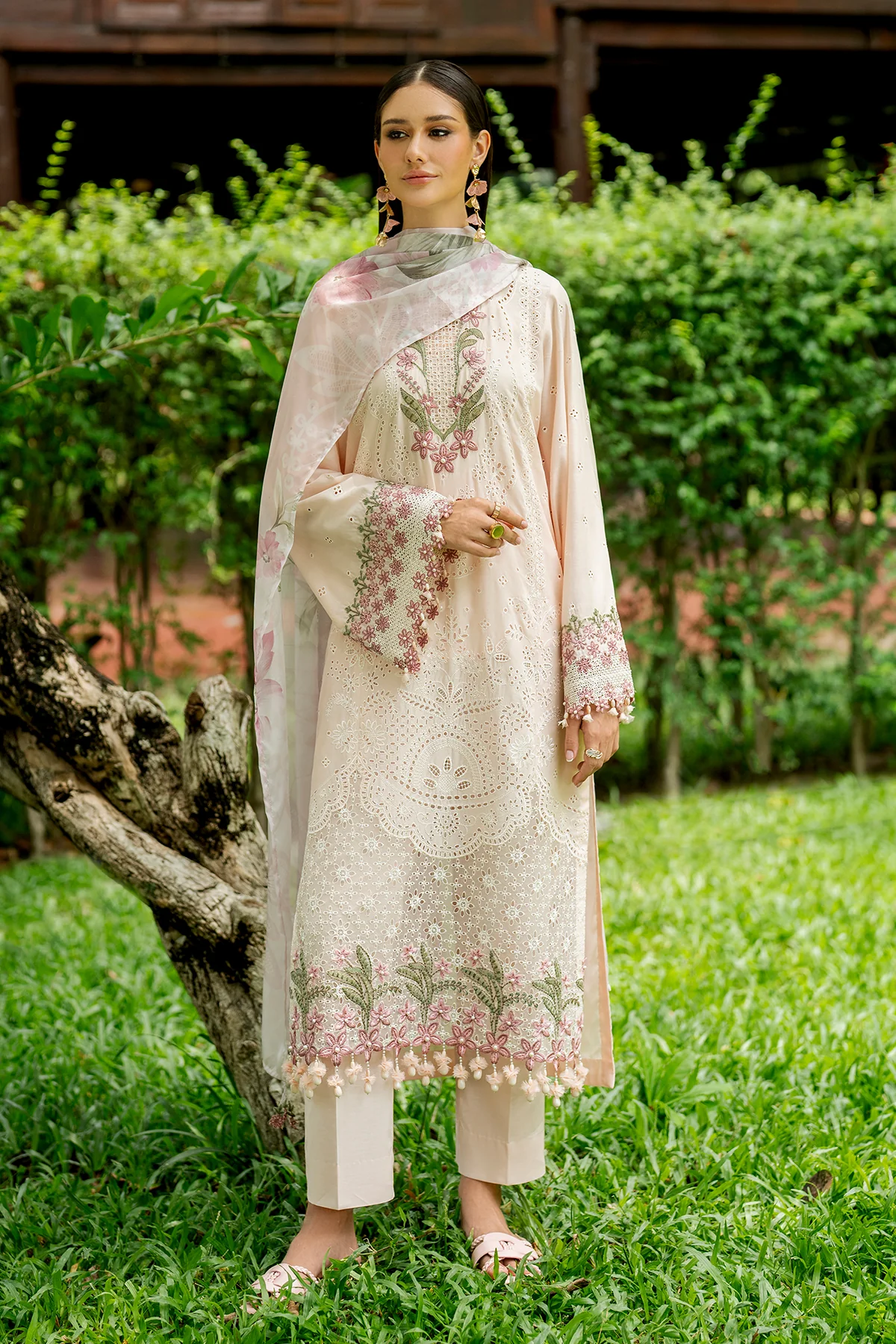 EMBROIDERED LAWN SF-4272 - Image 9
