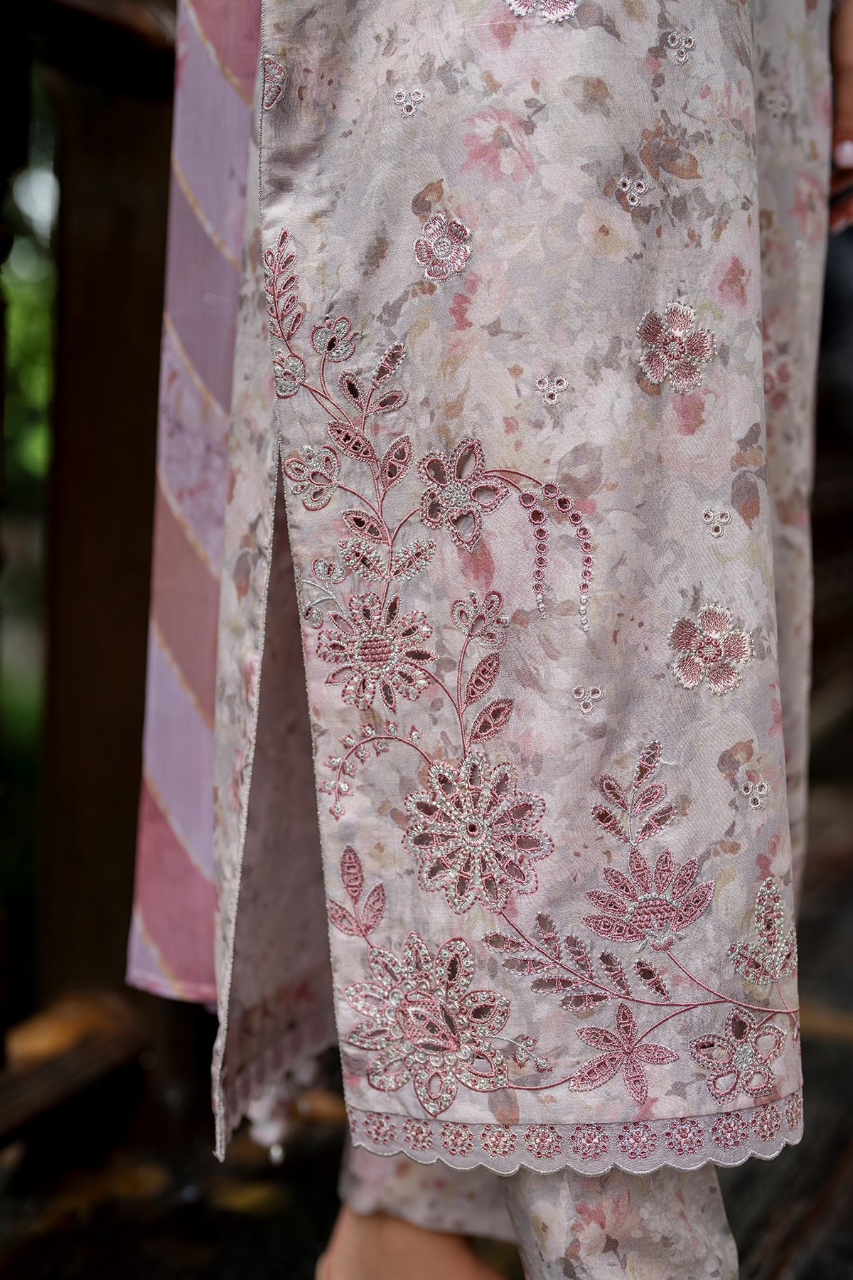 EMBROIDERED LAWN SF-4273 - Image 4
