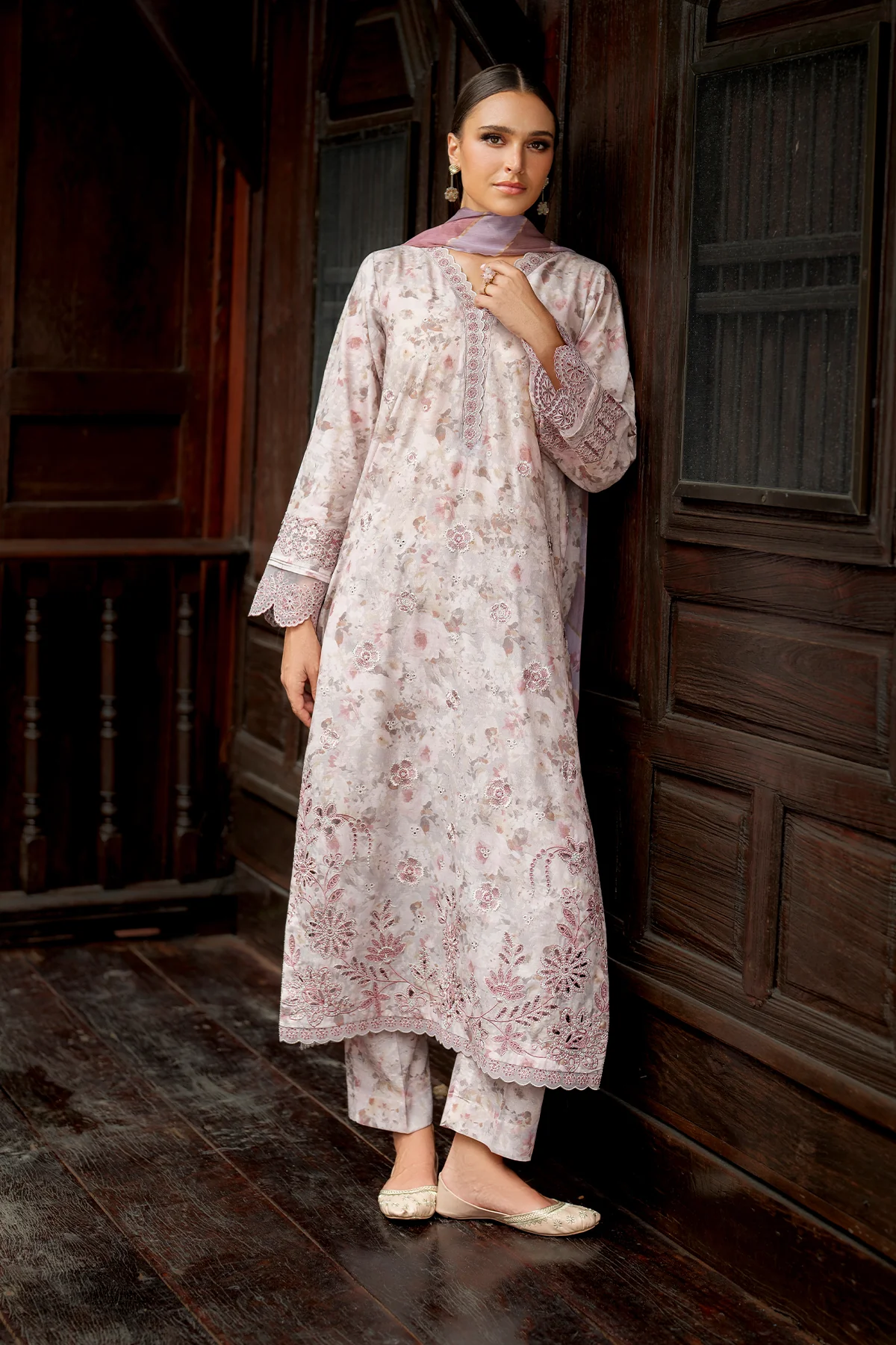 EMBROIDERED LAWN SF-4273 - Image 8