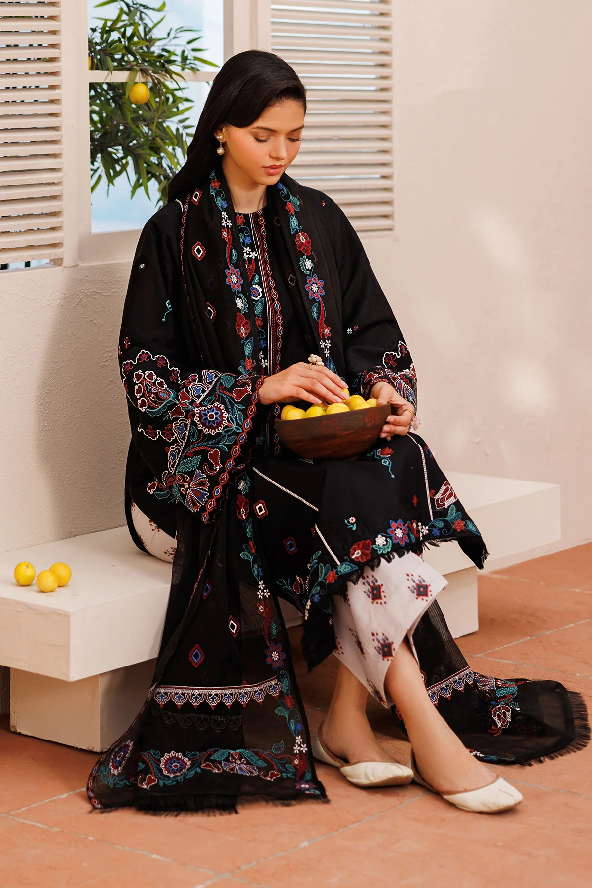 EMBROIDERED LAWN SF-4391 - Image 8