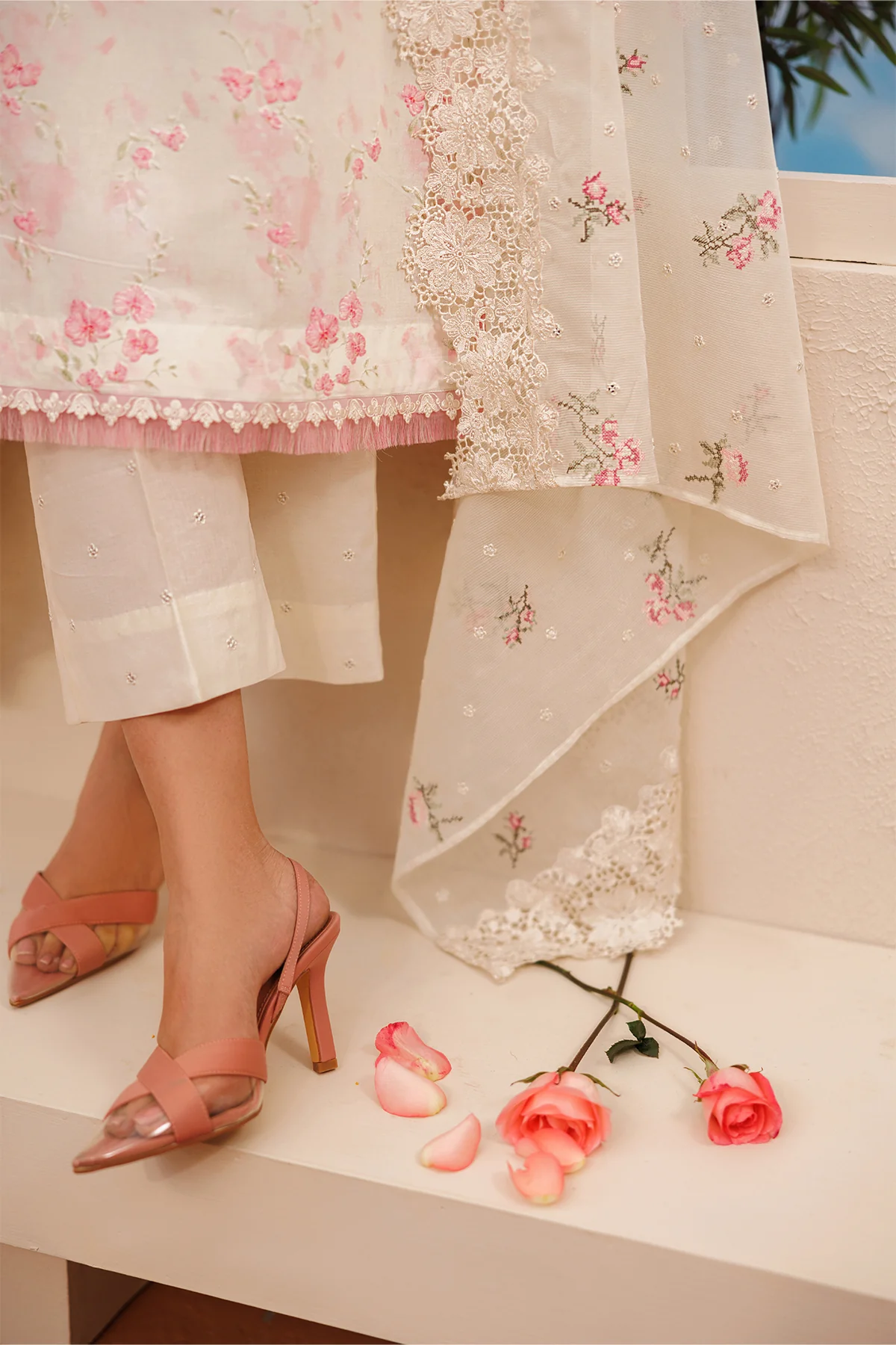 EMBROIDERED LAWN SF-4392 - Image 4