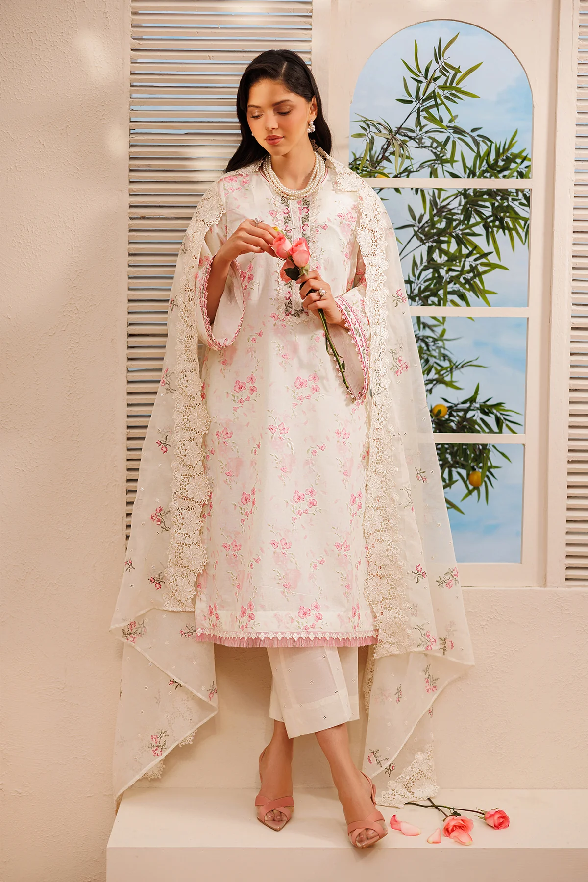 EMBROIDERED LAWN SF-4392 - Image 9