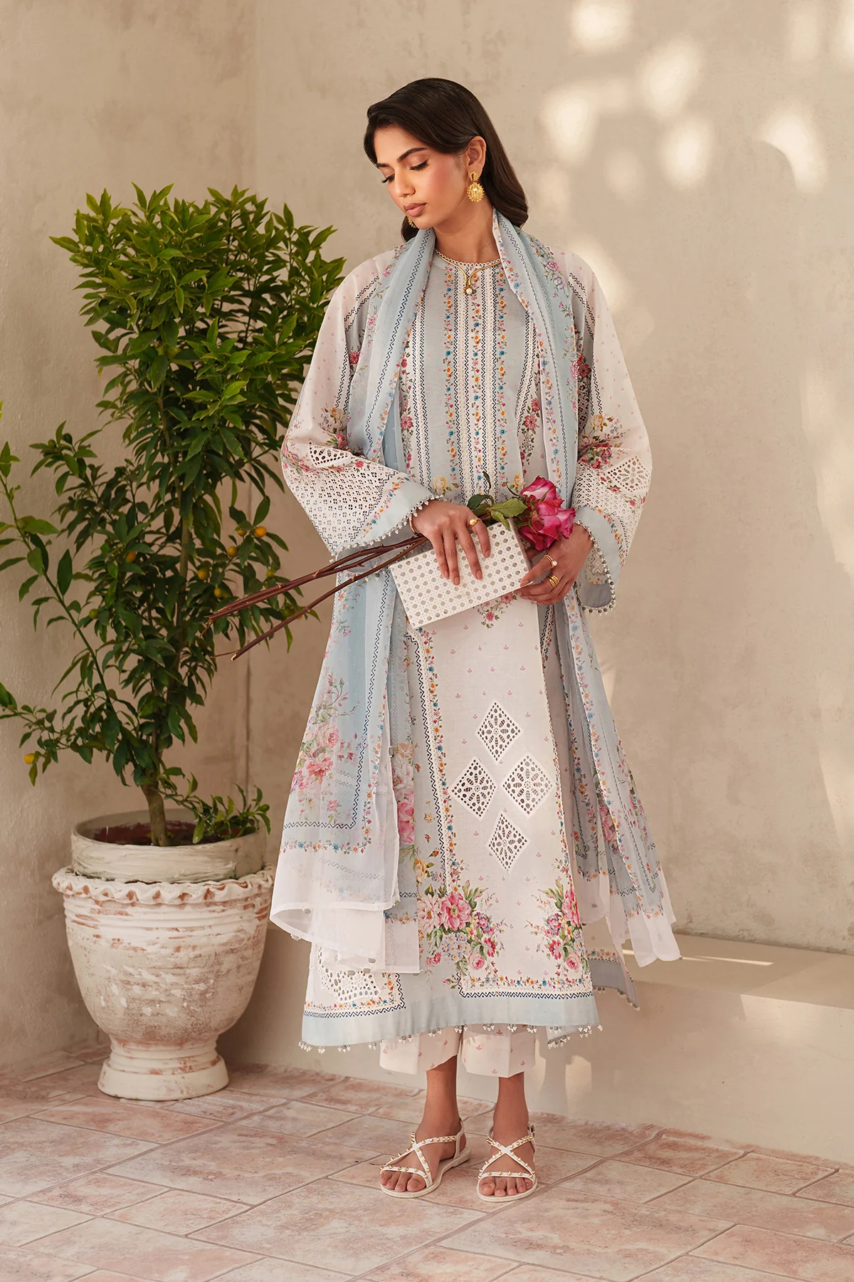 EMBROIDERED LAWN SF-4402 - Image 5