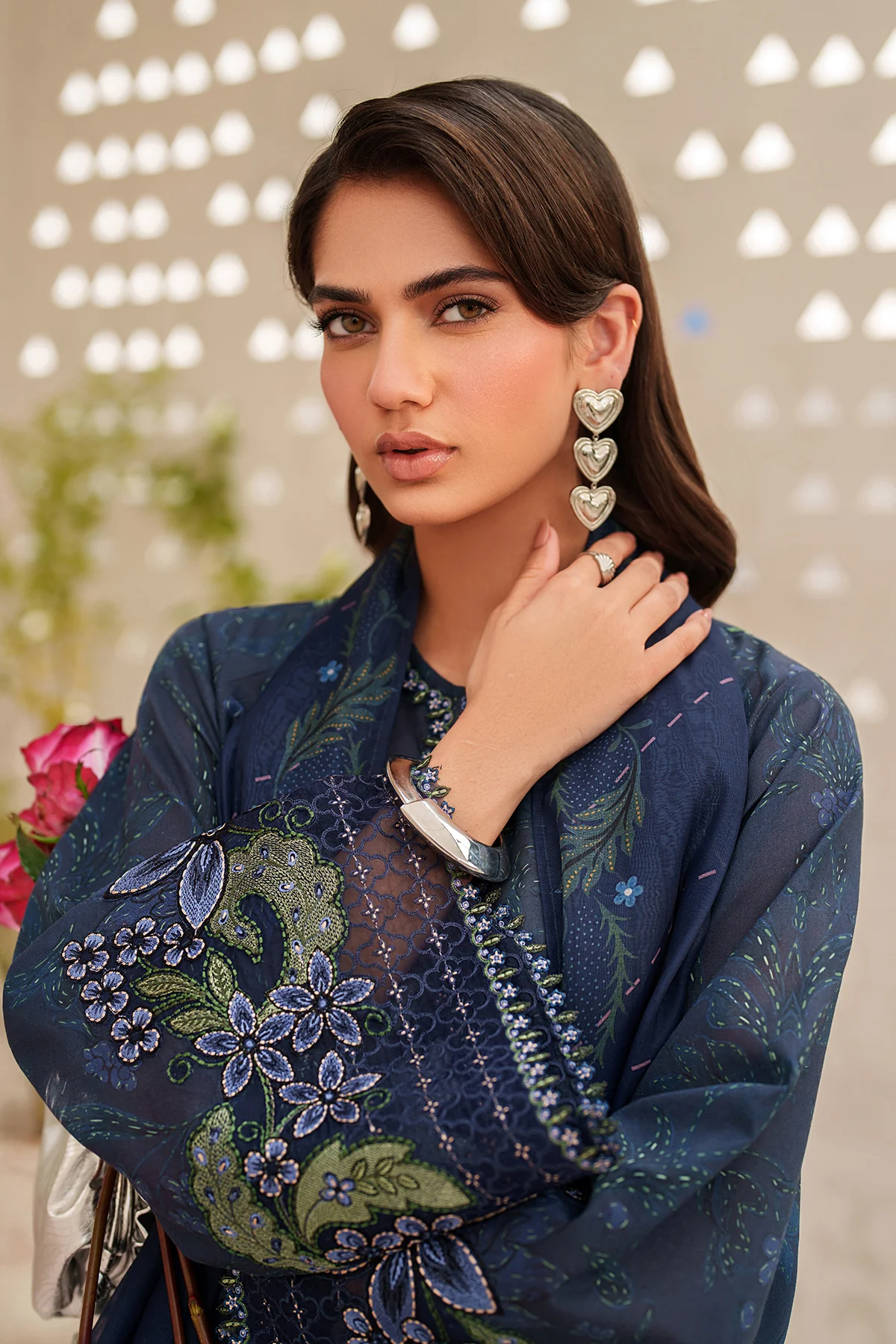 EMBROIDERED LAWN SF-4404 - Image 3