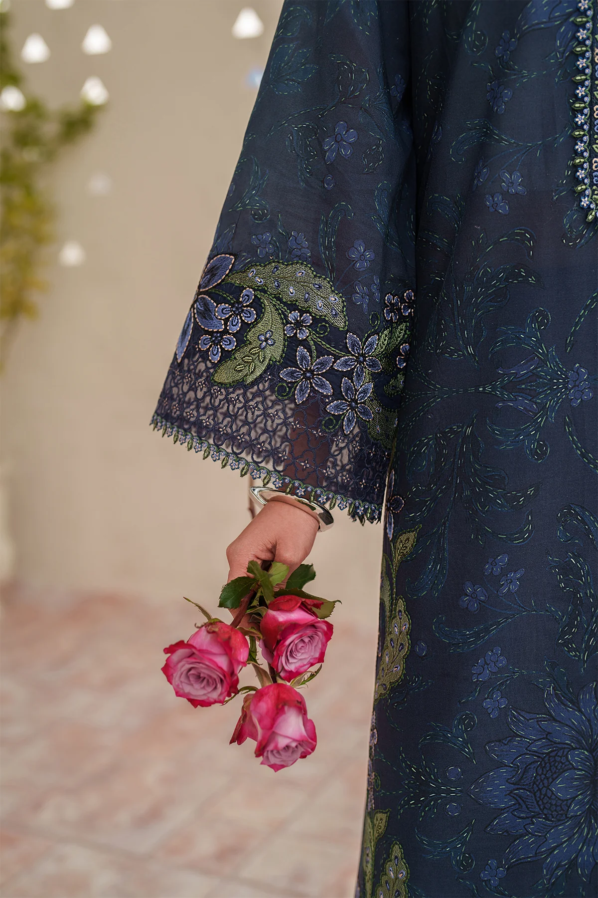 EMBROIDERED LAWN SF-4404 - Image 4