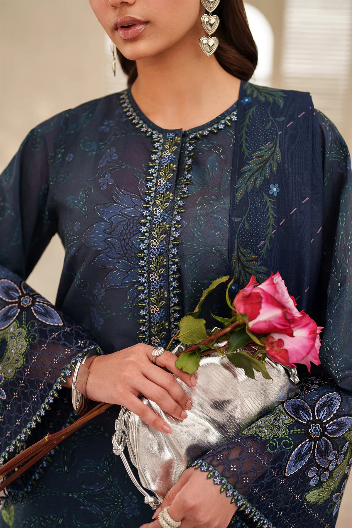EMBROIDERED LAWN SF-4404 - Image 7