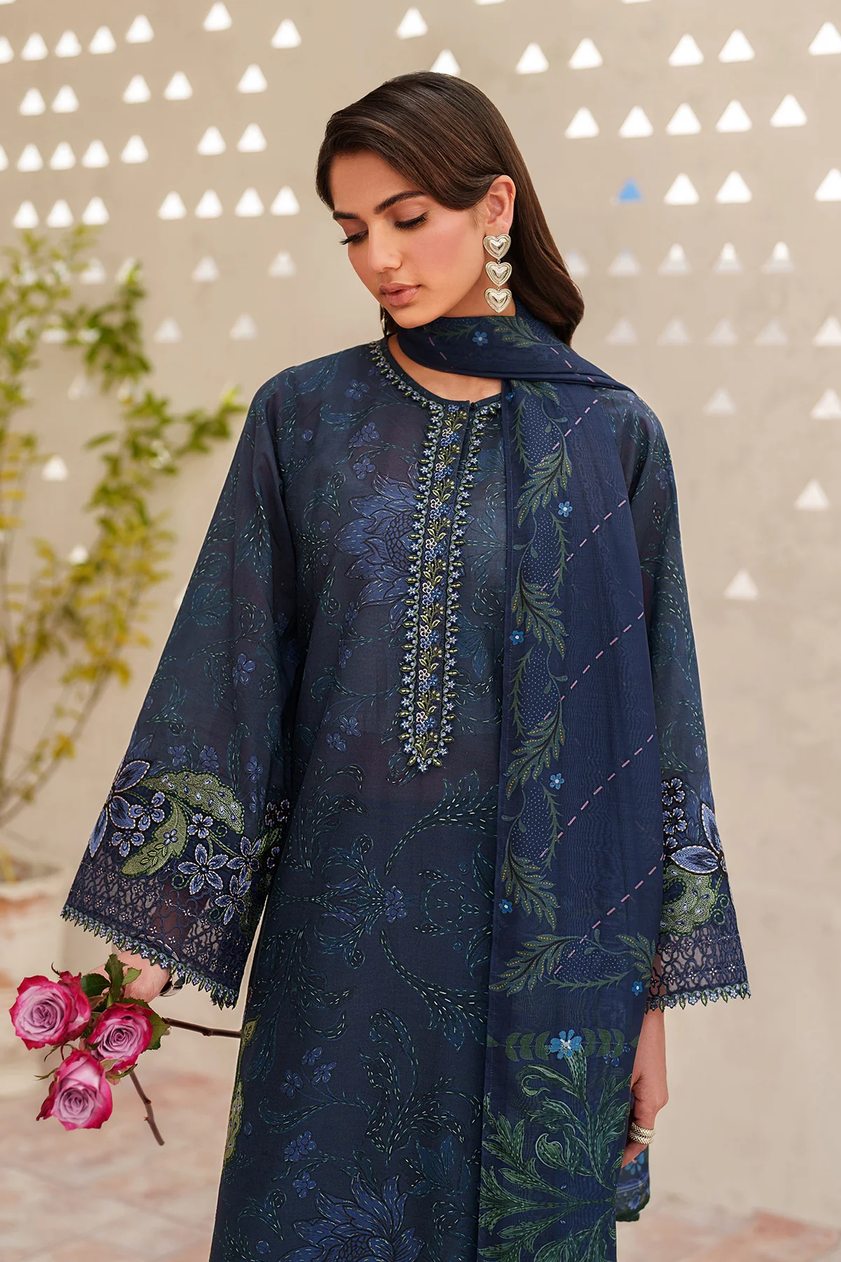 EMBROIDERED LAWN SF-4404 - Image 8