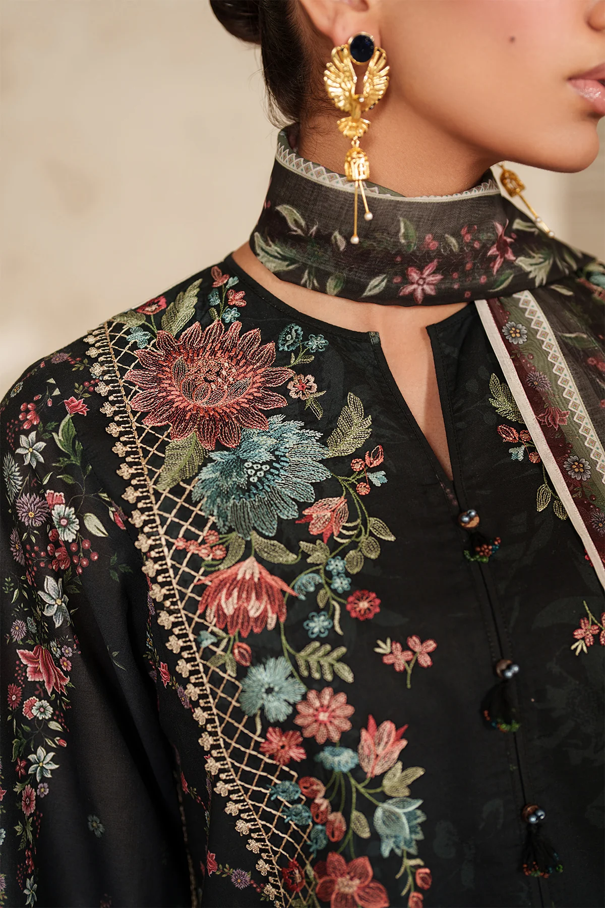 EMBROIDERED LAWN UF-4415 - Image 4