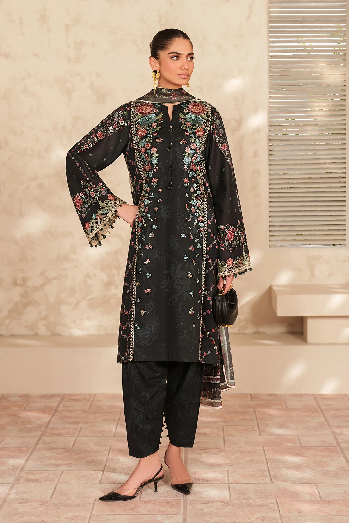 EMBROIDERED LAWN UF-4415 - Image 5