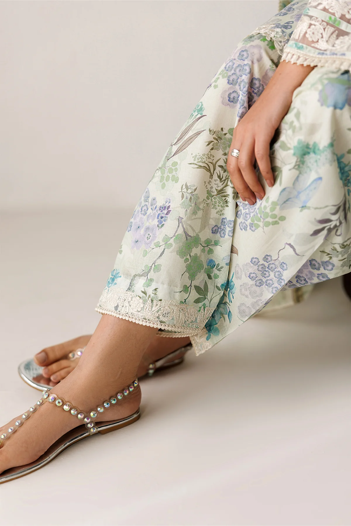 EMBROIDERED LAWN SF-4417 - Image 5