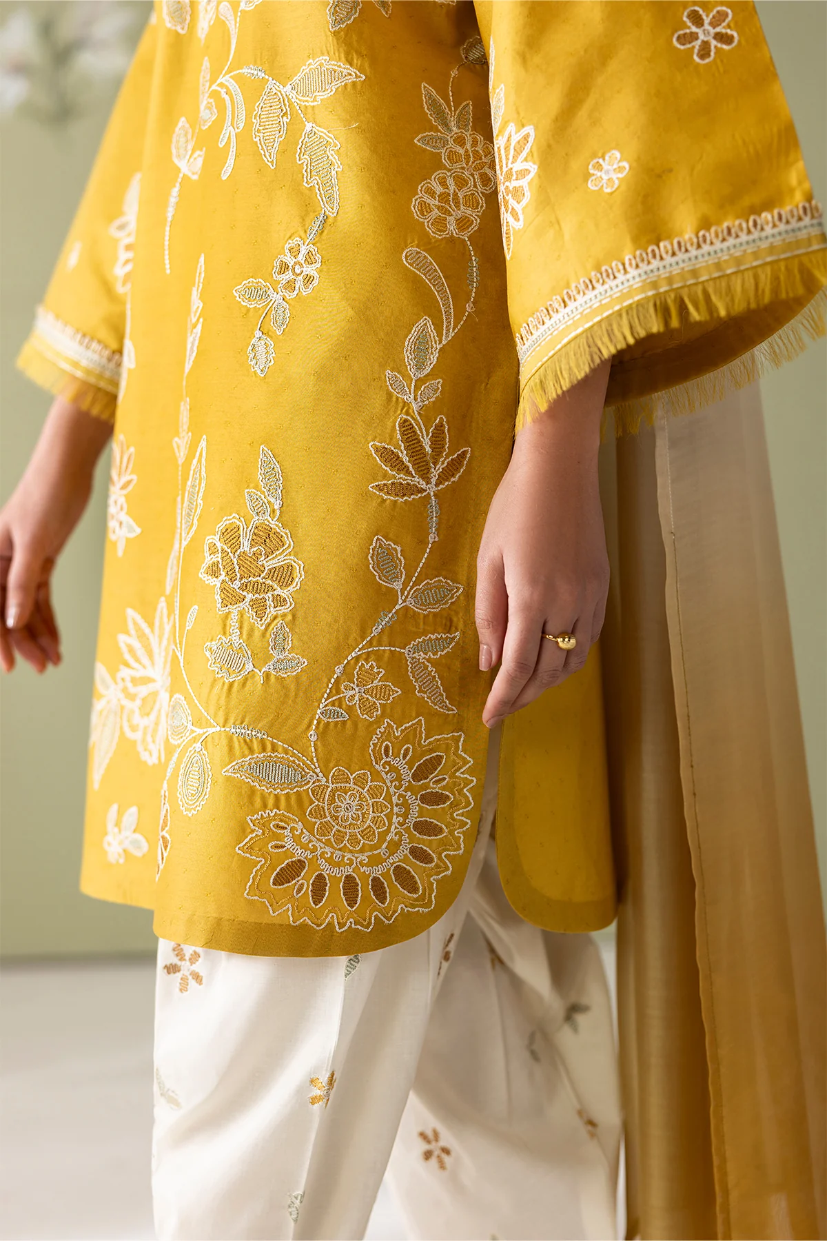 EMBROIDERED LAWN SF-4419 - Image 4