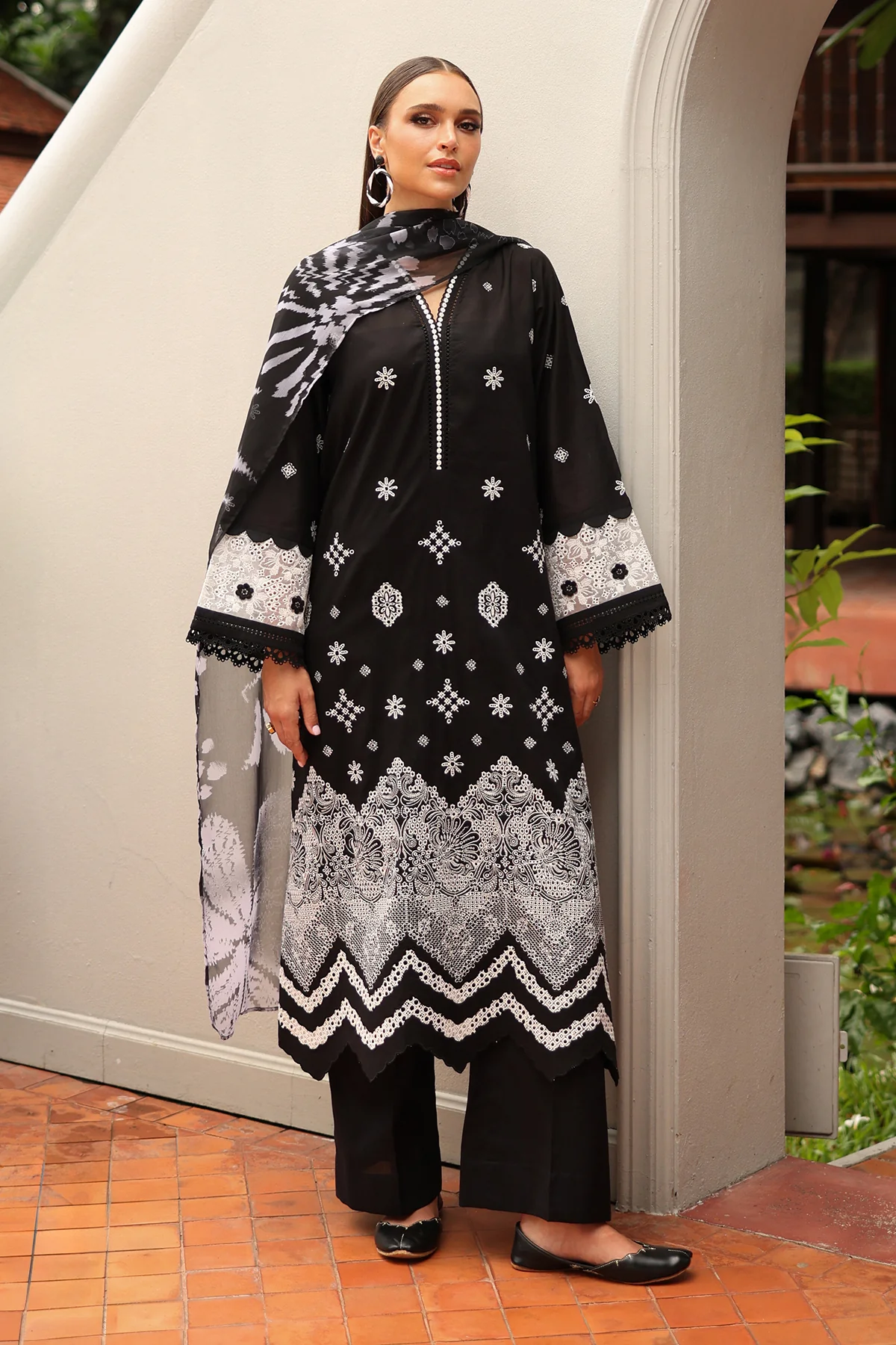 EMBROIDERED LAWN UF-4192
