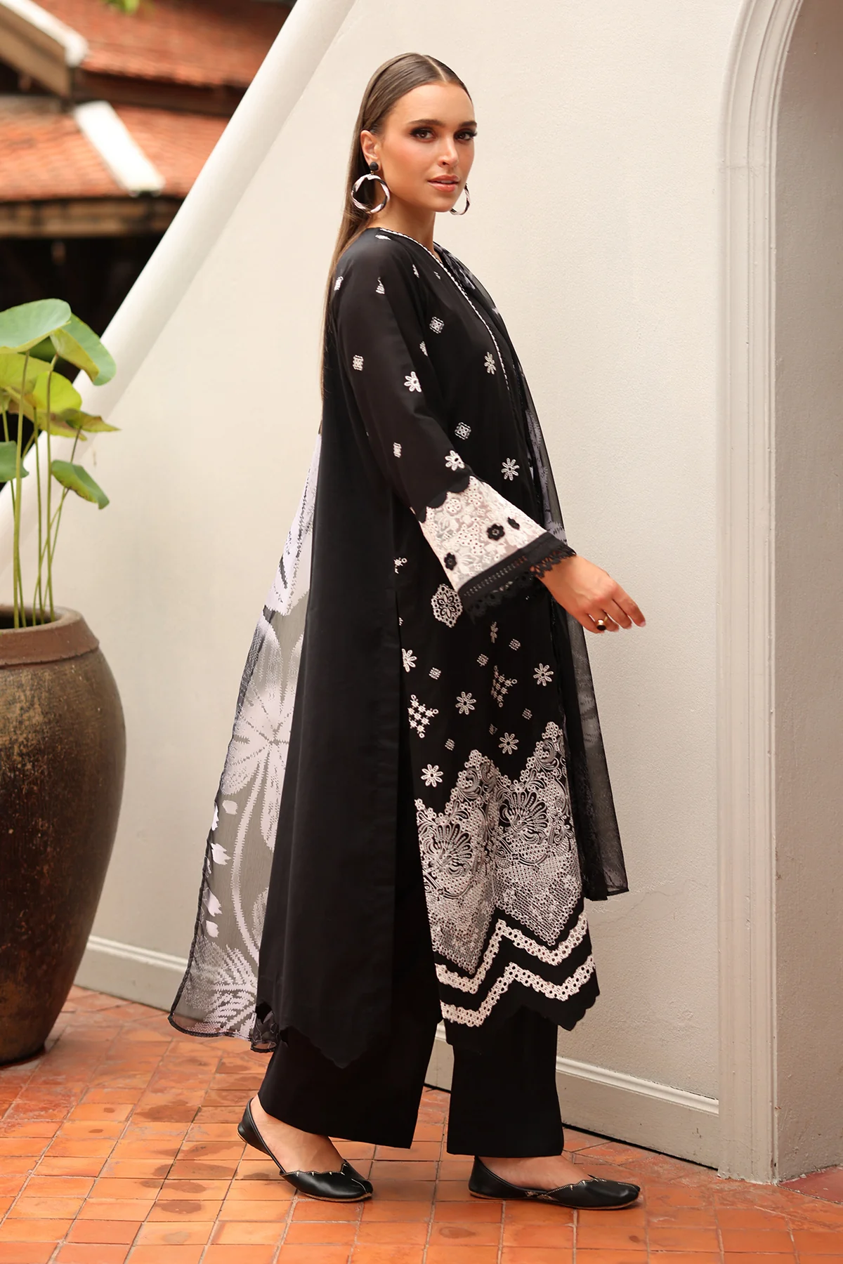 EMBROIDERED LAWN UF-4192 - Image 2