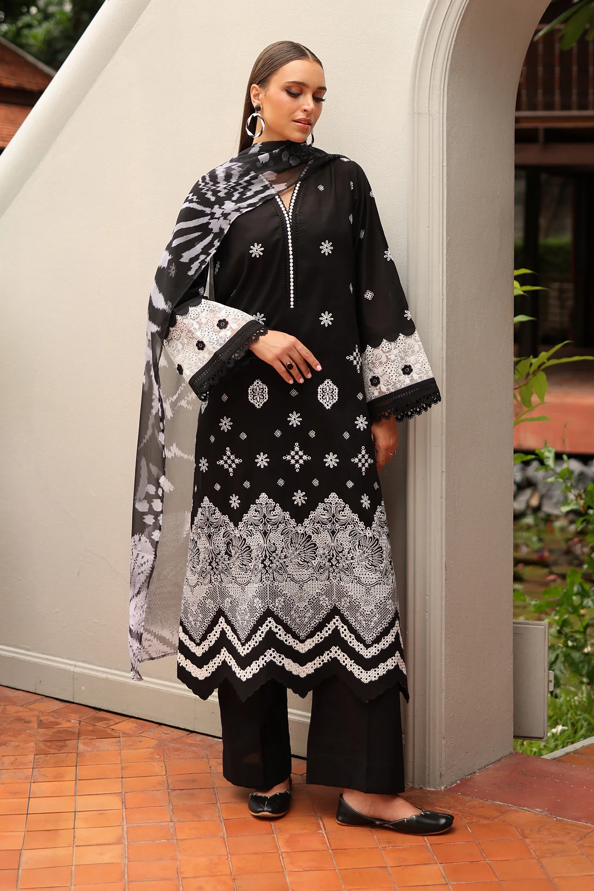 EMBROIDERED LAWN UF-4192 - Image 3