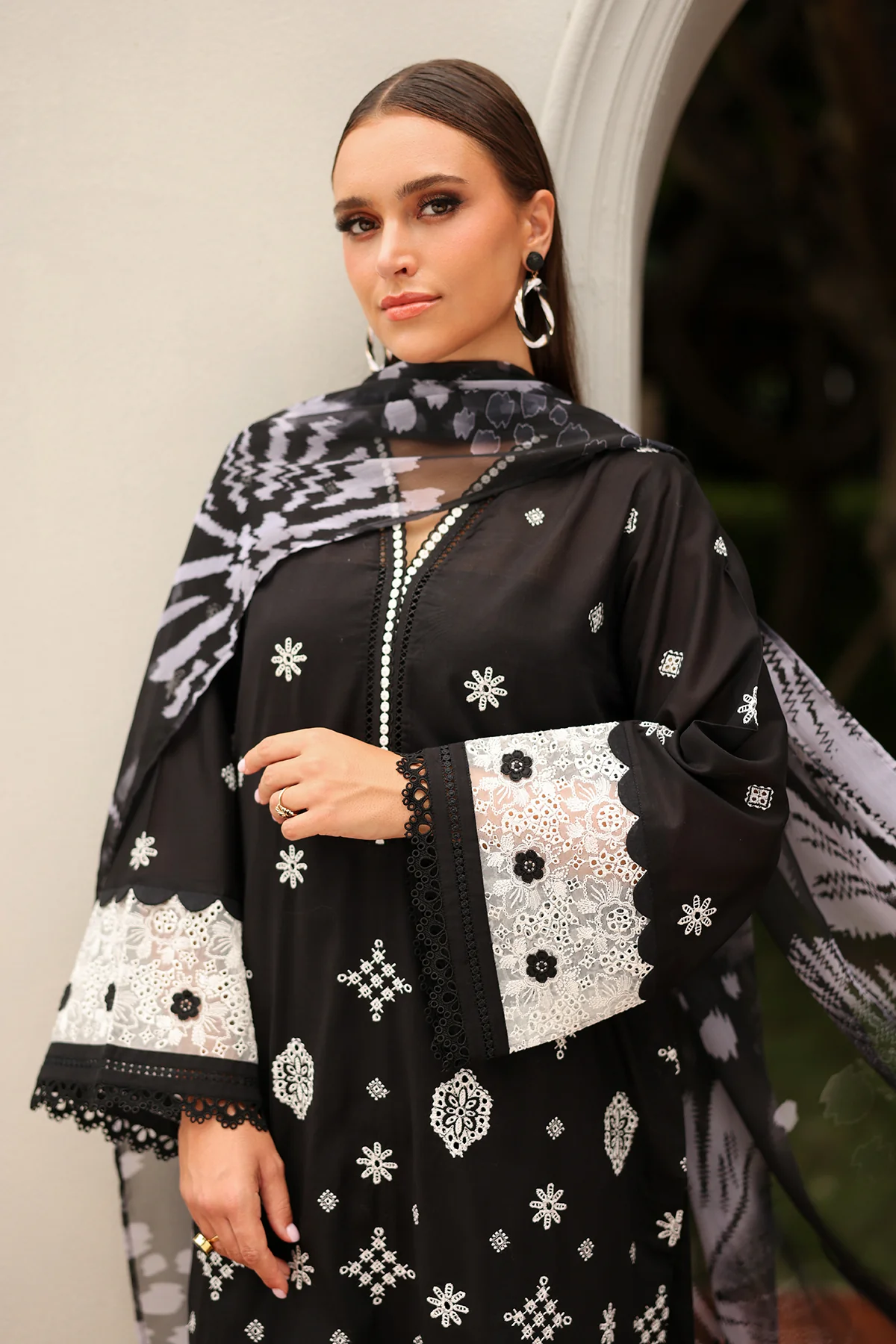 EMBROIDERED LAWN UF-4192 - Image 4