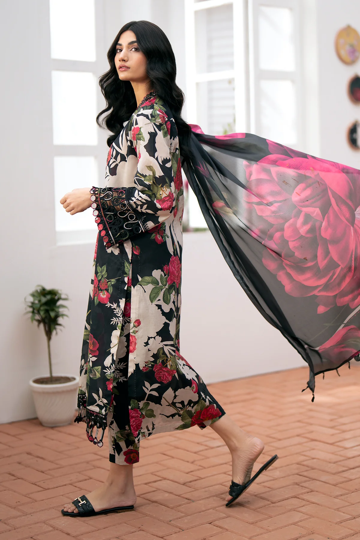 EMBROIDERED LAWN UF-532 - Image 2