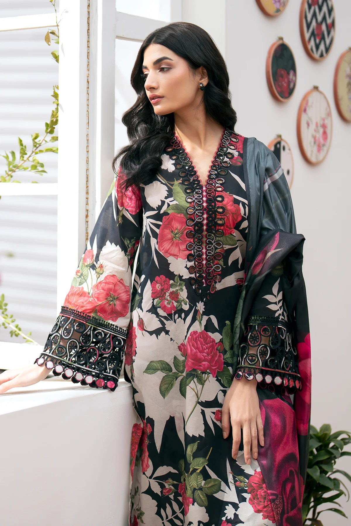 EMBROIDERED LAWN UF-532 - Image 4