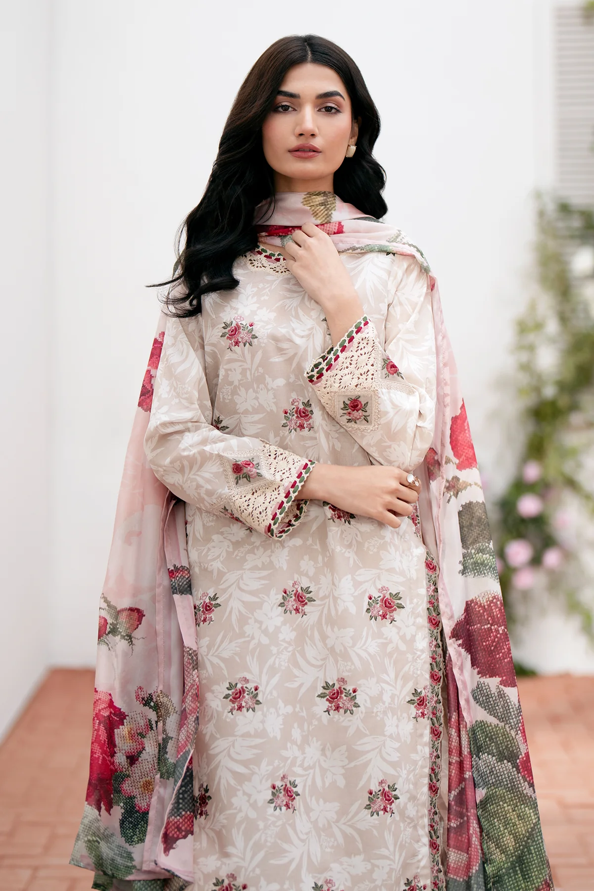 EMBROIDERED LAWN UF-535 - Image 4