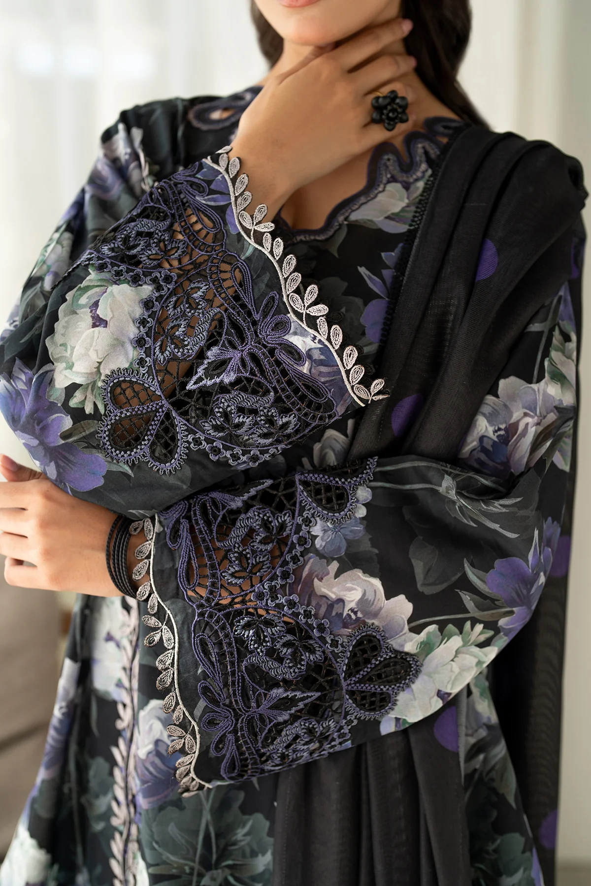 EMBROIDERED PRINTED LAWN SF-4093 - Image 4
