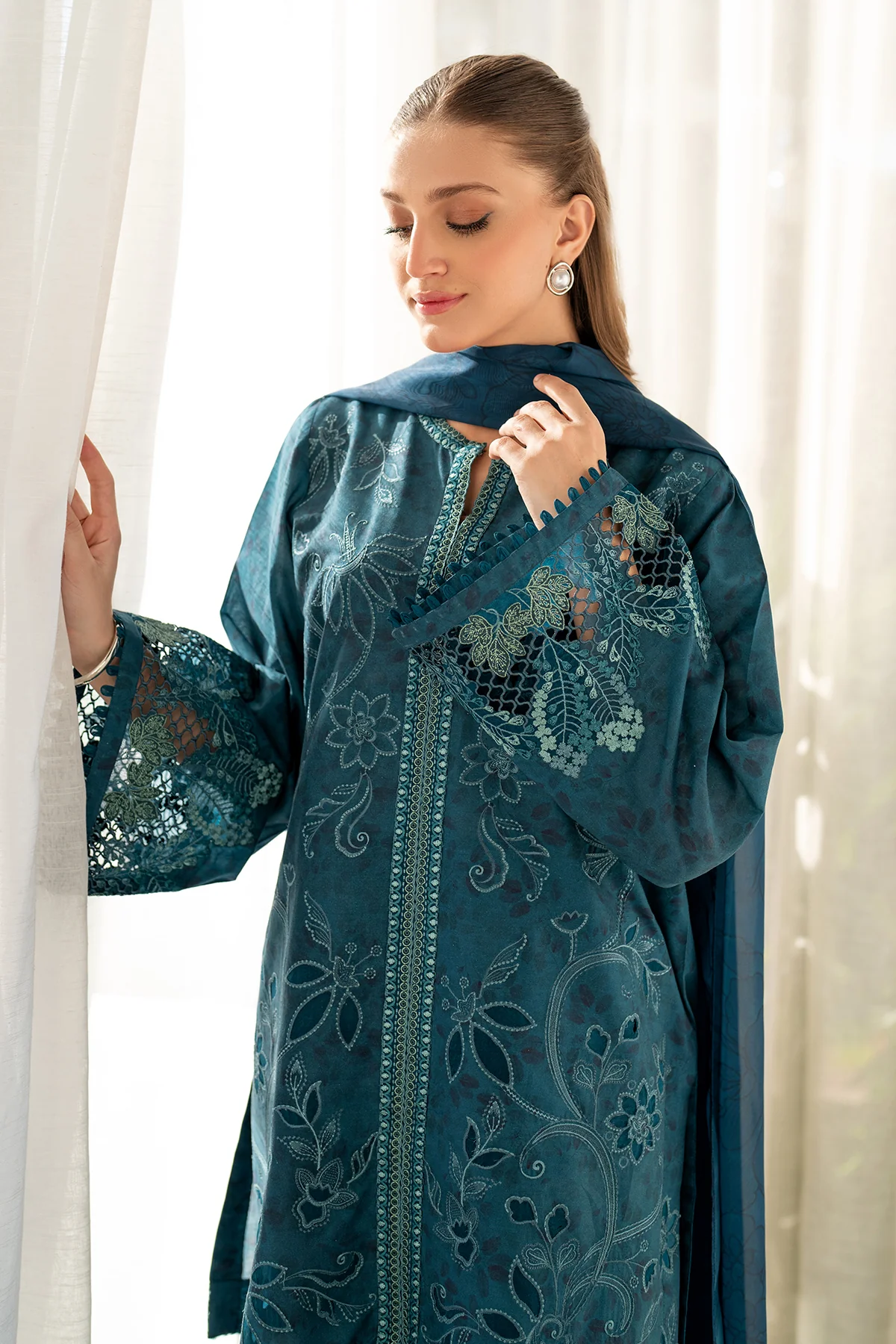 EMBROIDERED PRINTED LAWN SF-4097 - Image 3