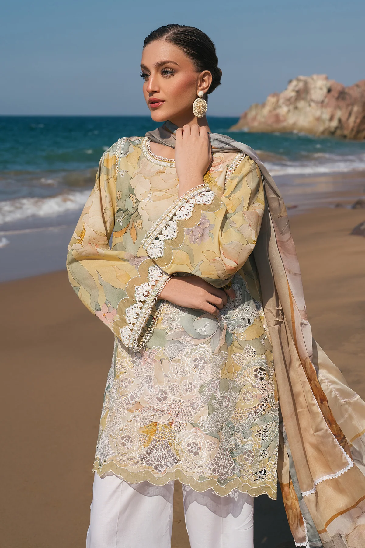 EMBROIDERED PRINTED LAWN SF-4120 - Image 4