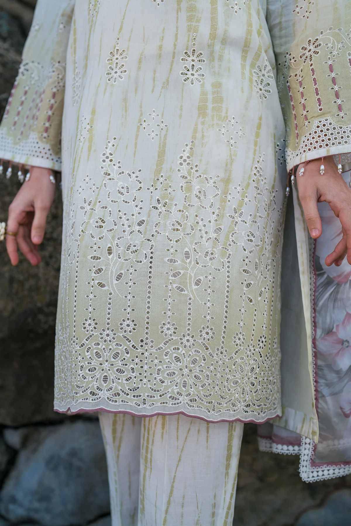EMBROIDERED PRINTED LAWN SF-4132 - Image 3
