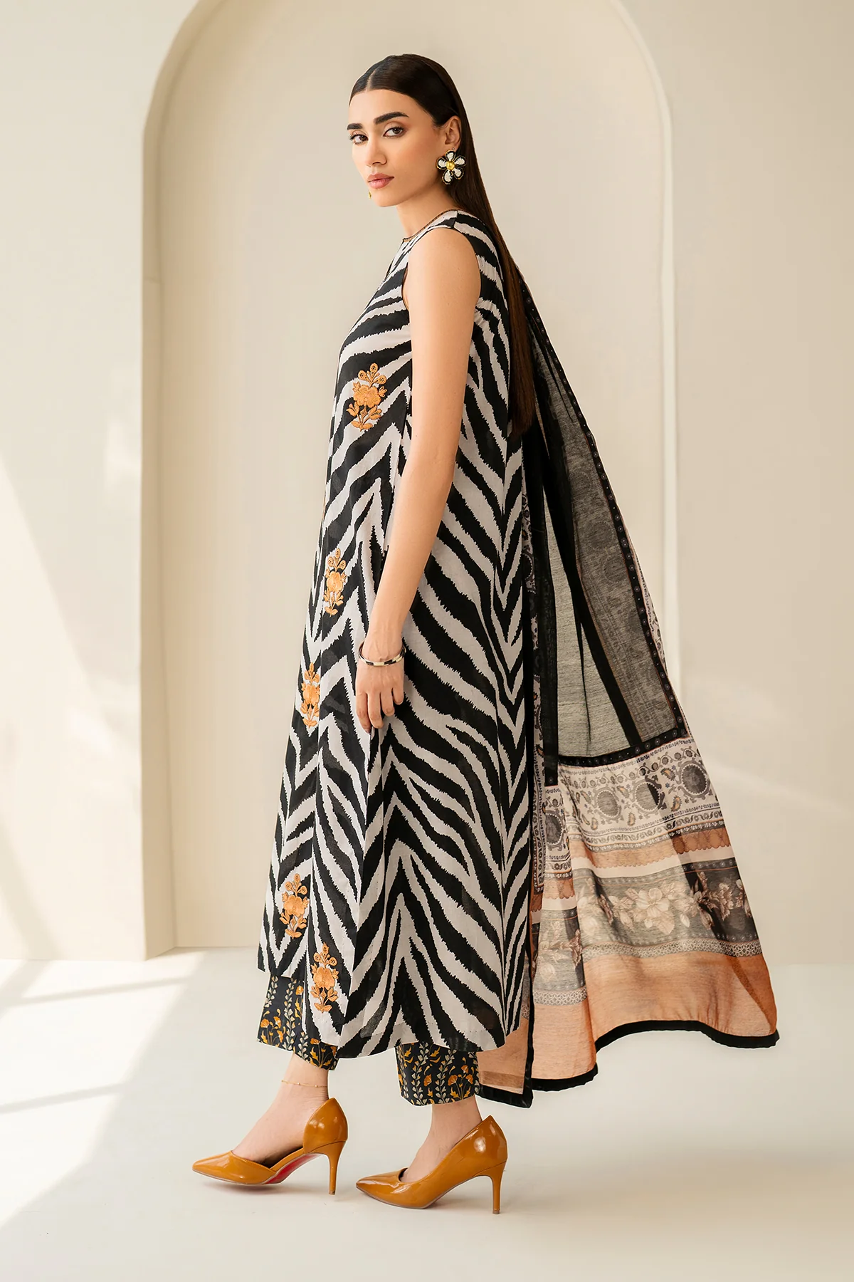 EMBROIDERED PRINTED LAWN SF-4206 - Image 2