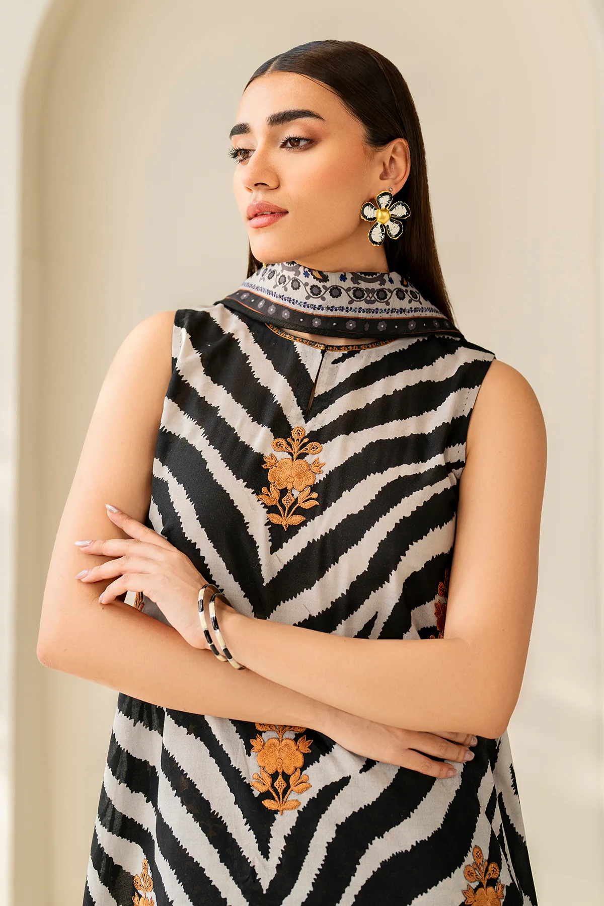 EMBROIDERED PRINTED LAWN SF-4206 - Image 4