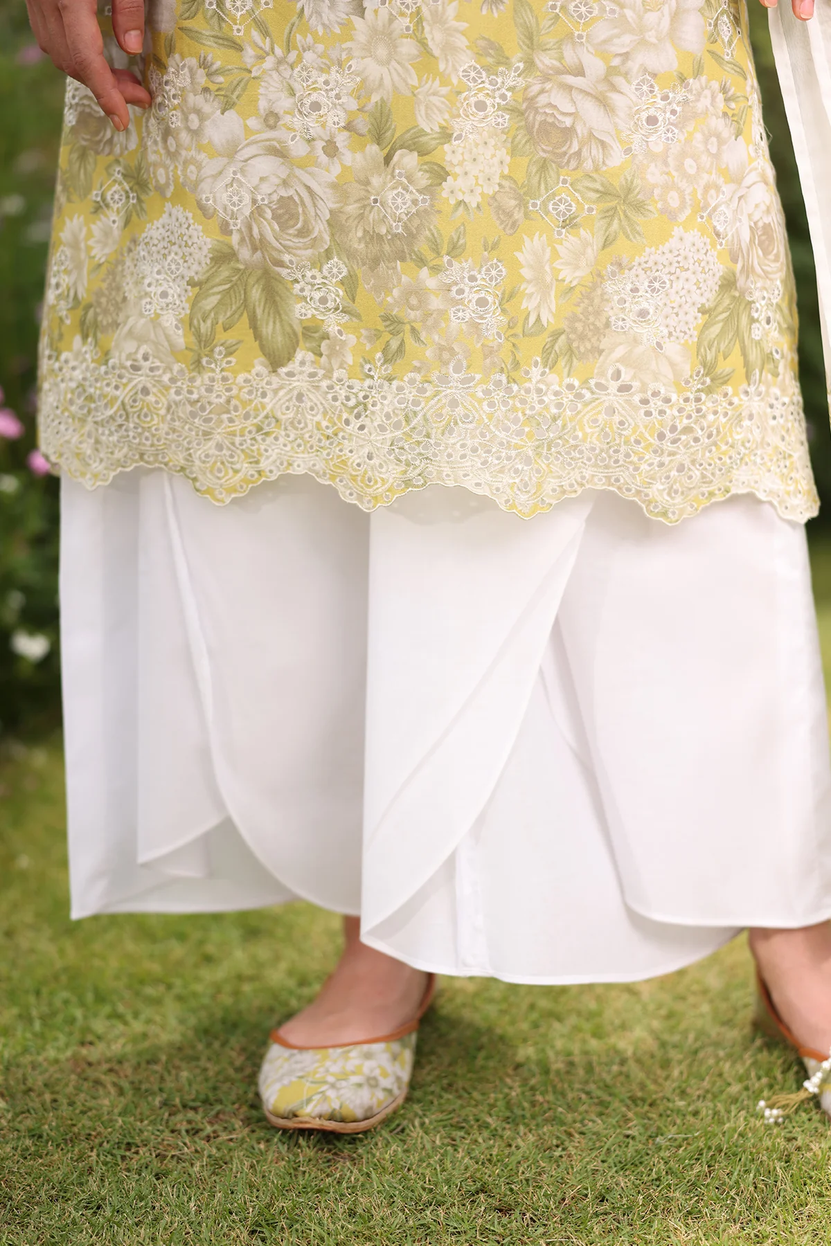 EMBROIDERED PRINTED LAWN SF-4229 - Image 4