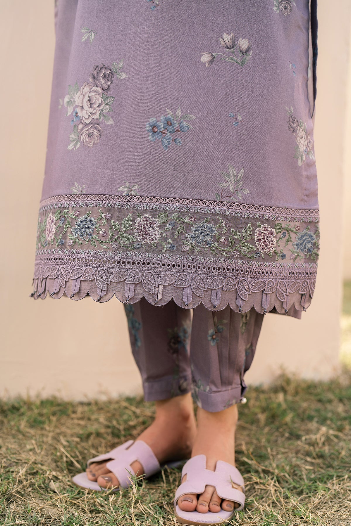 EMBROIDERED PRINTED LAWN SF-600 - Image 4