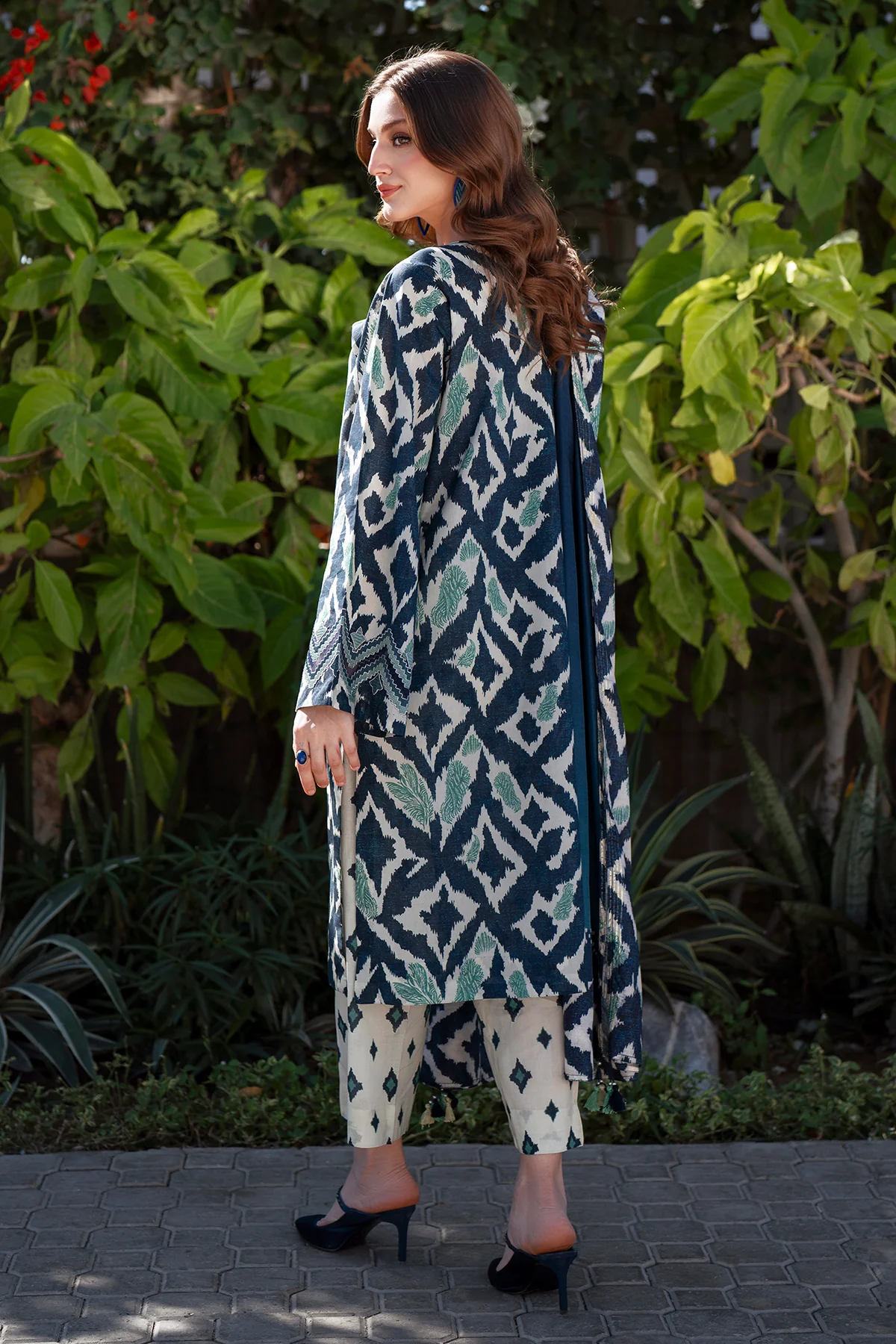 EMBROIDERED PRINTED LAWN UF-4069 - Image 2