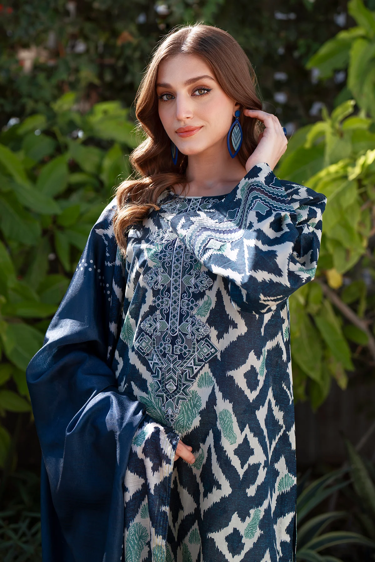 EMBROIDERED PRINTED LAWN UF-4069 - Image 5