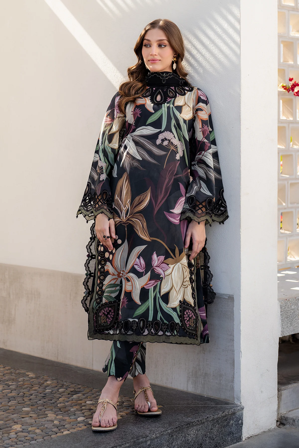 EMBROIDERED PRINTED LAWN UF-4090 - Image 3