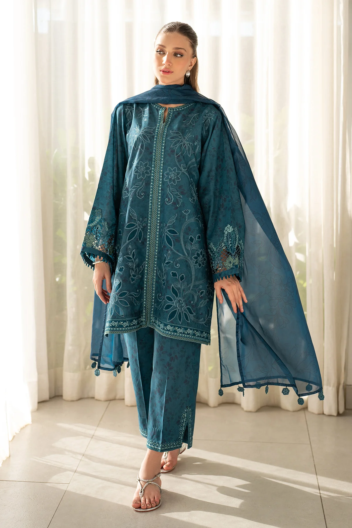 EMBROIDERED PRINTED LAWN UF-4097 - Image 4