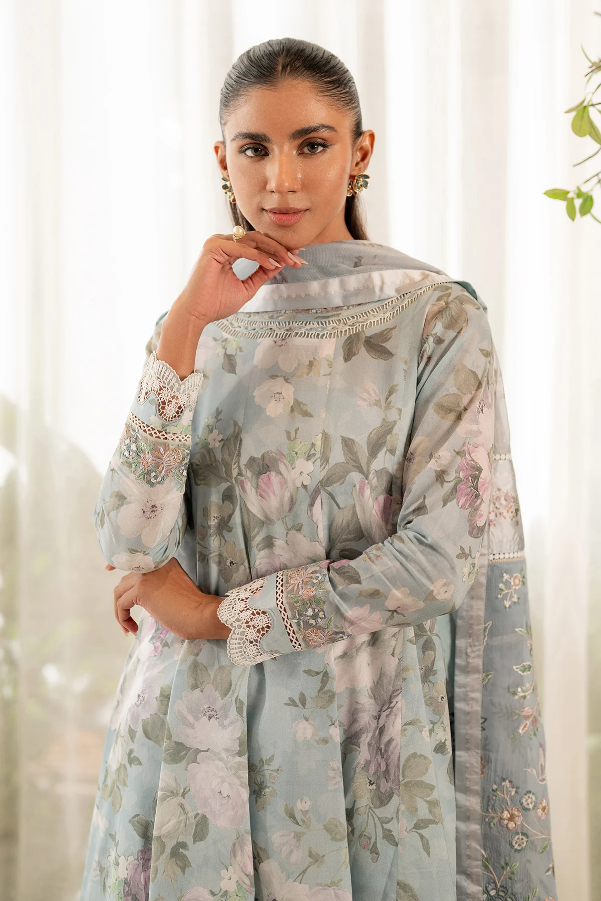 EMBROIDERED PRINTED LAWN UF-4103 - Image 4