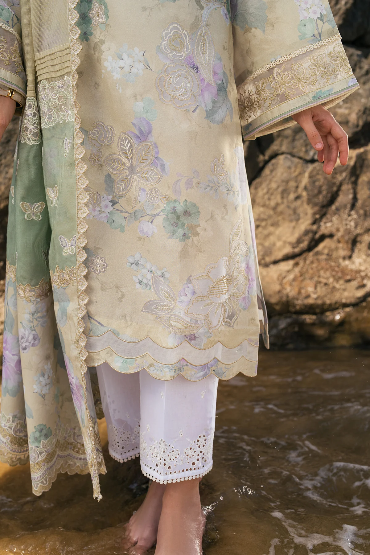 EMBROIDERED PRINTED LAWN UF-4112 - Image 3